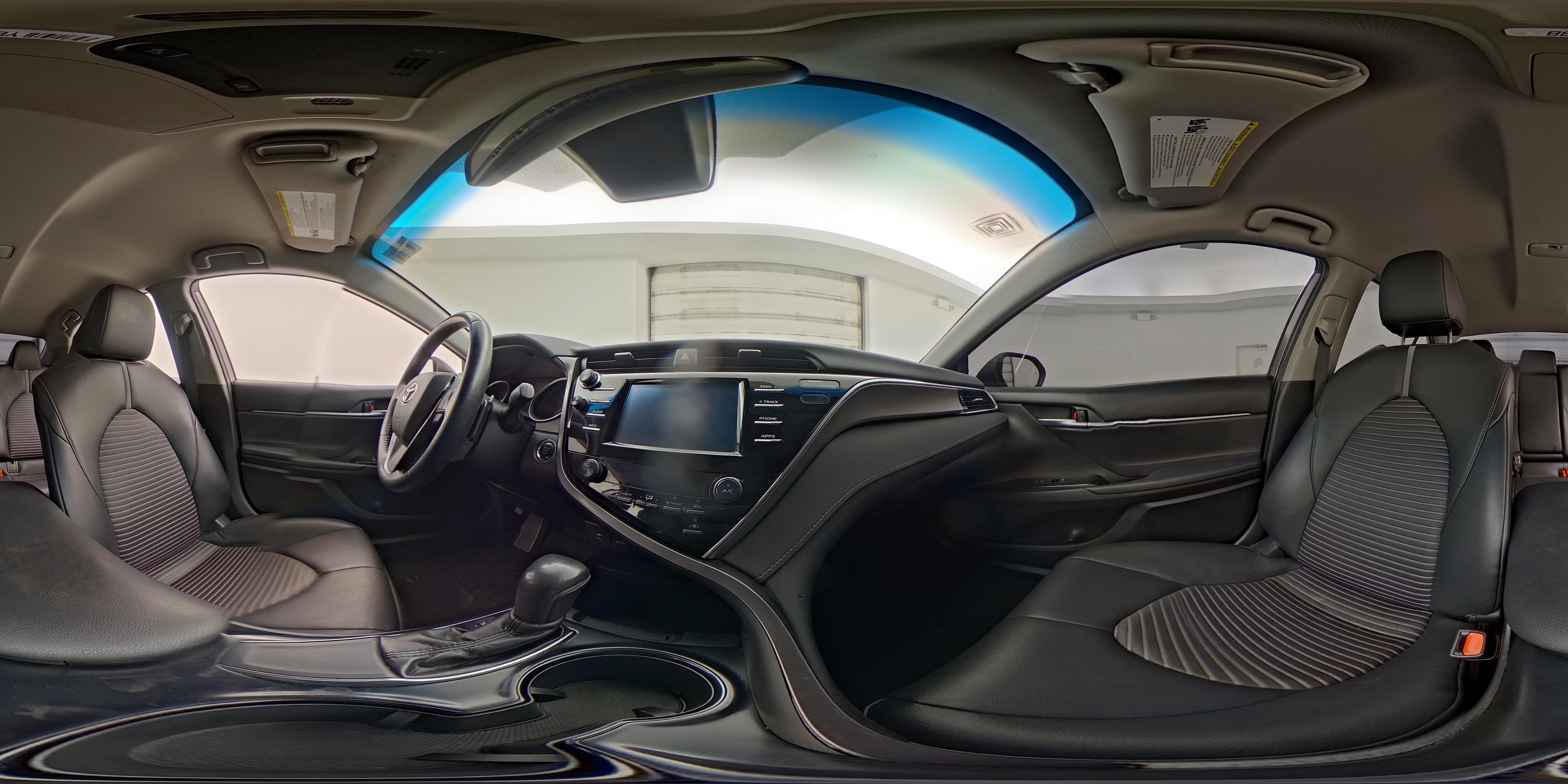 2018 Toyota Camry SE - Photo 24