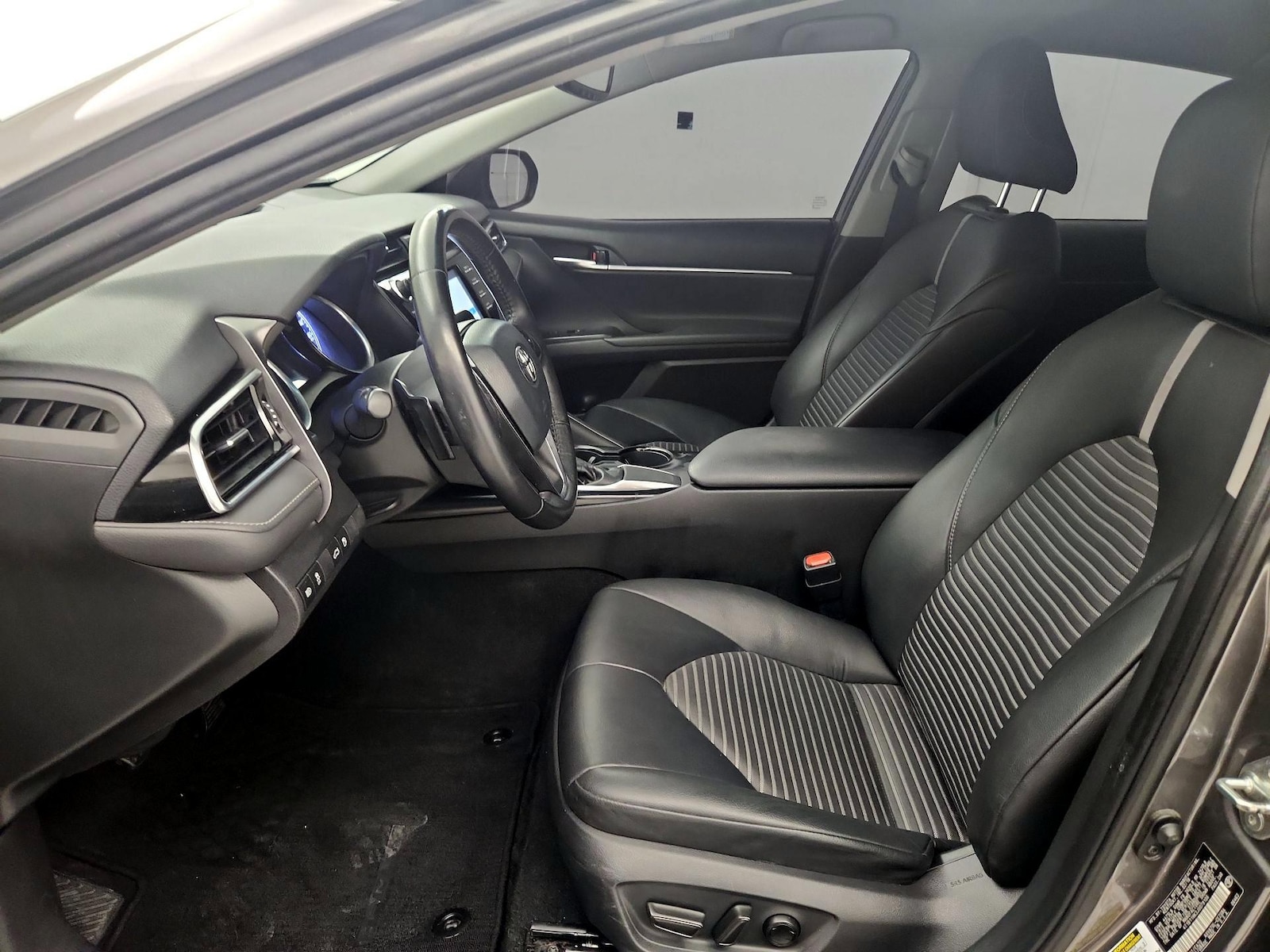 2018 Toyota Camry SE - Photo 12