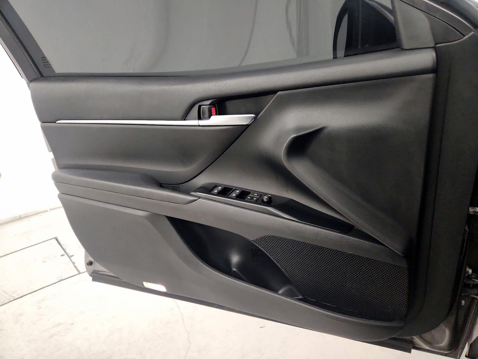 2018 Toyota Camry SE - Photo 13