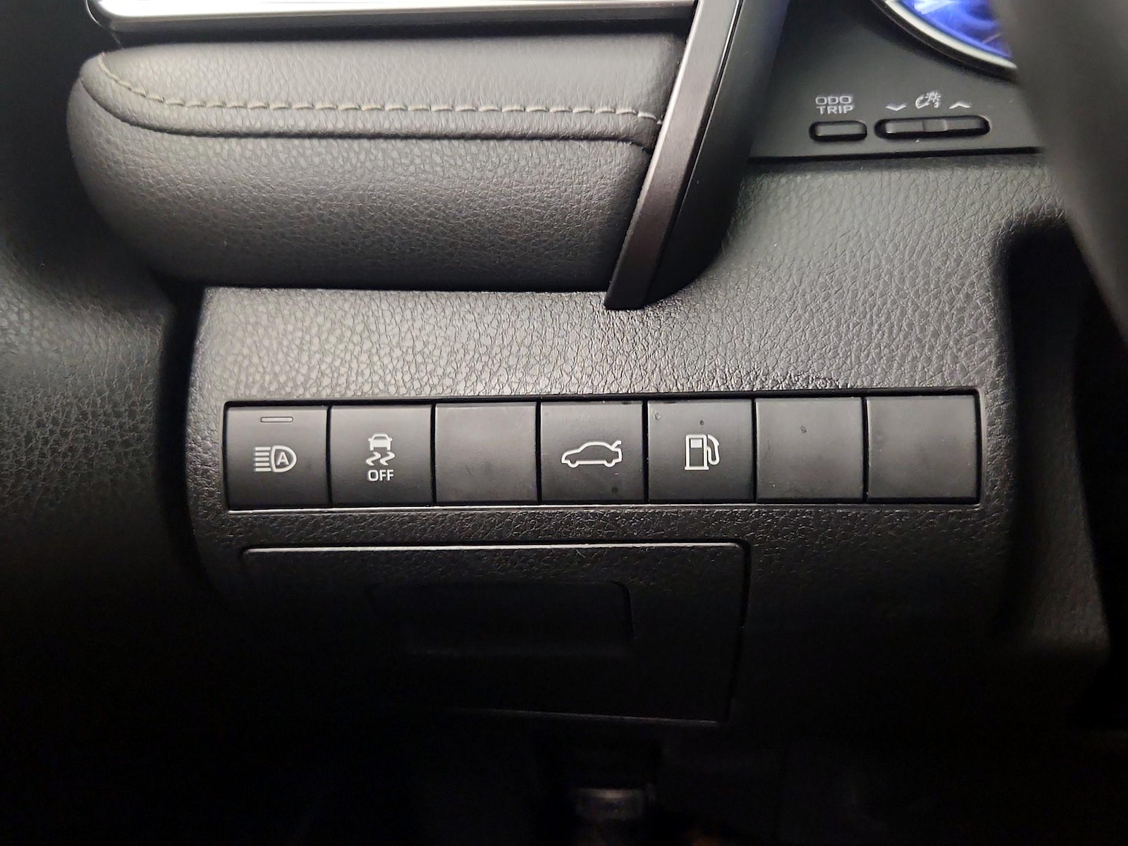 2018 Toyota Camry SE - Photo 14