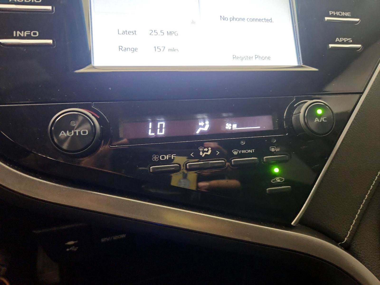 2018 Toyota Camry SE - Photo 17