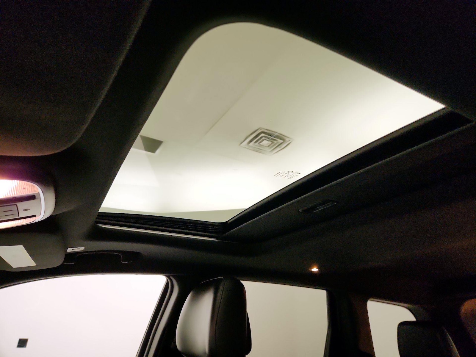 Sunroof(s) & Overhead Airbags