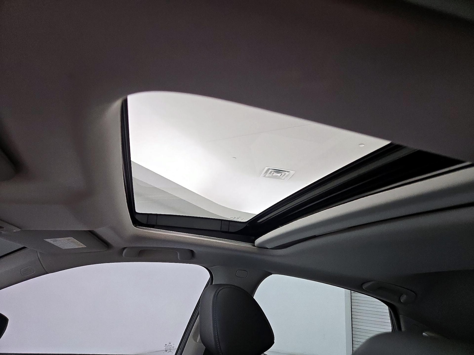 Sunroof(s) & Overhead Airbags