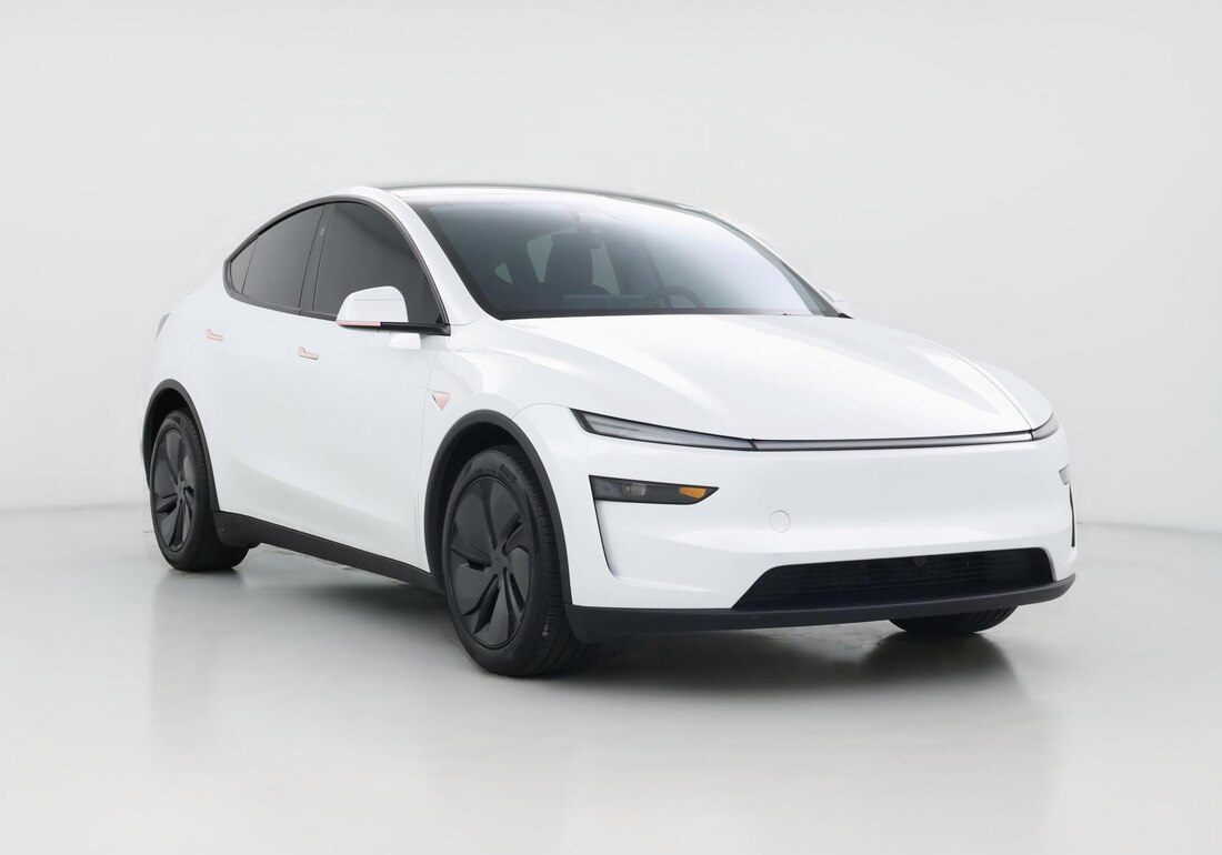 2026 Tesla Model Y Premium Rear-Wheel Drive in White — CarMax photo
