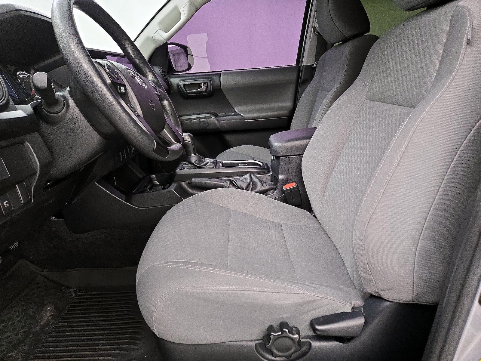 Power Seat(s) & Side Airbags