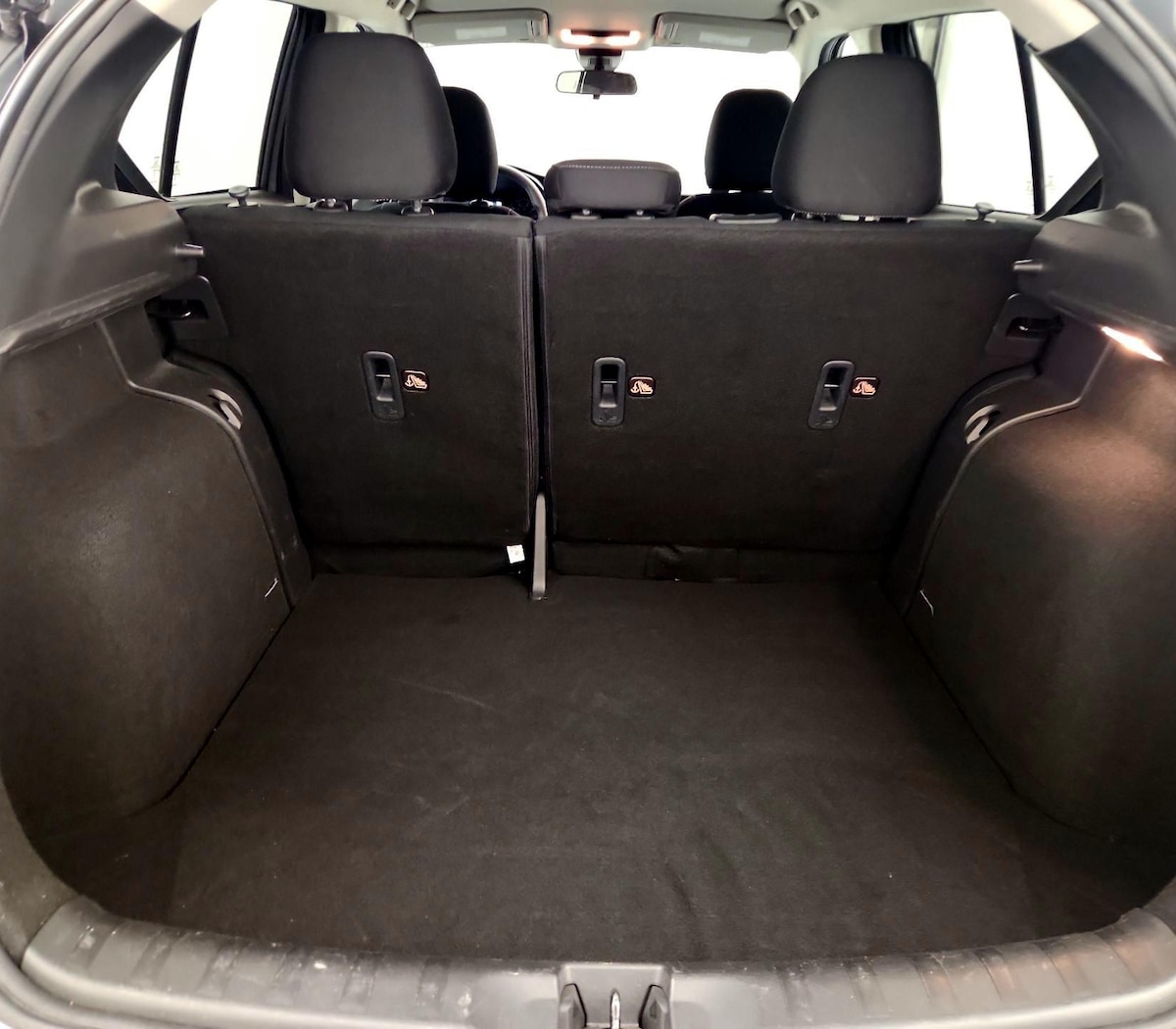 Trunk/Cargo (Seats Up)