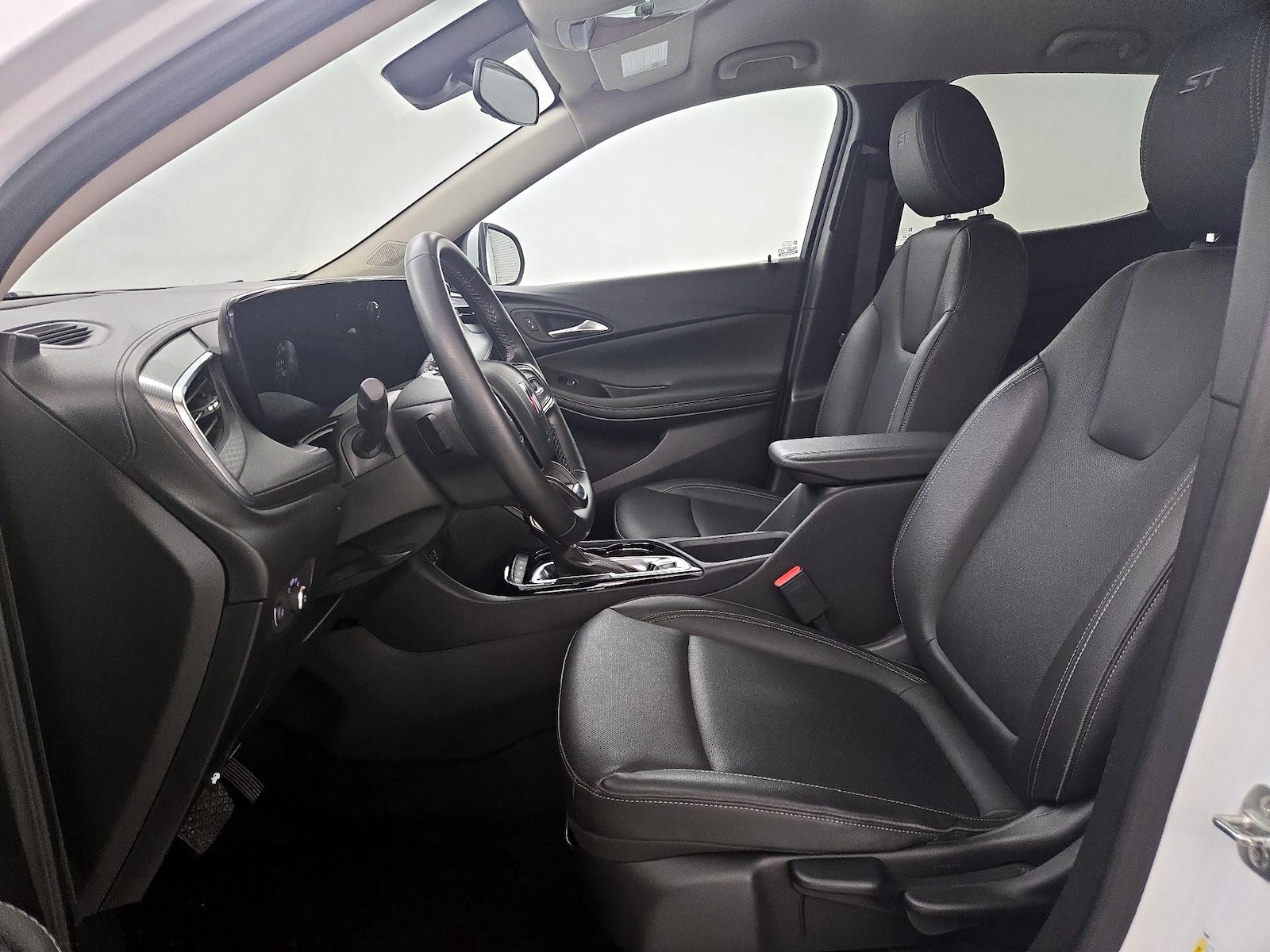 Side Airbags & Leatherette Seats