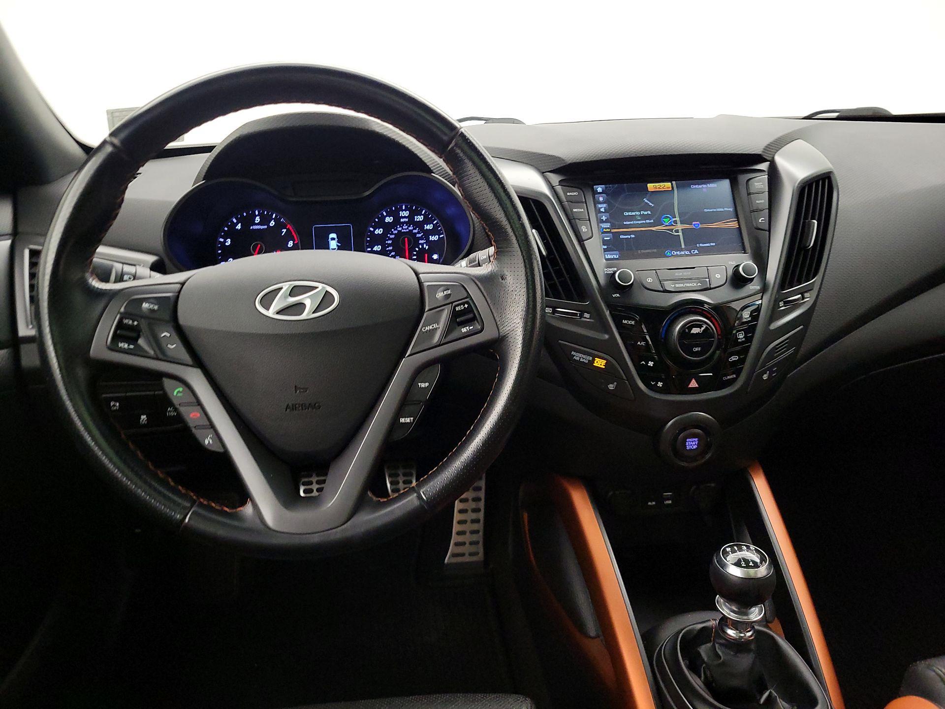 Thumbnail: 2016 Hyundai Veloster - 10