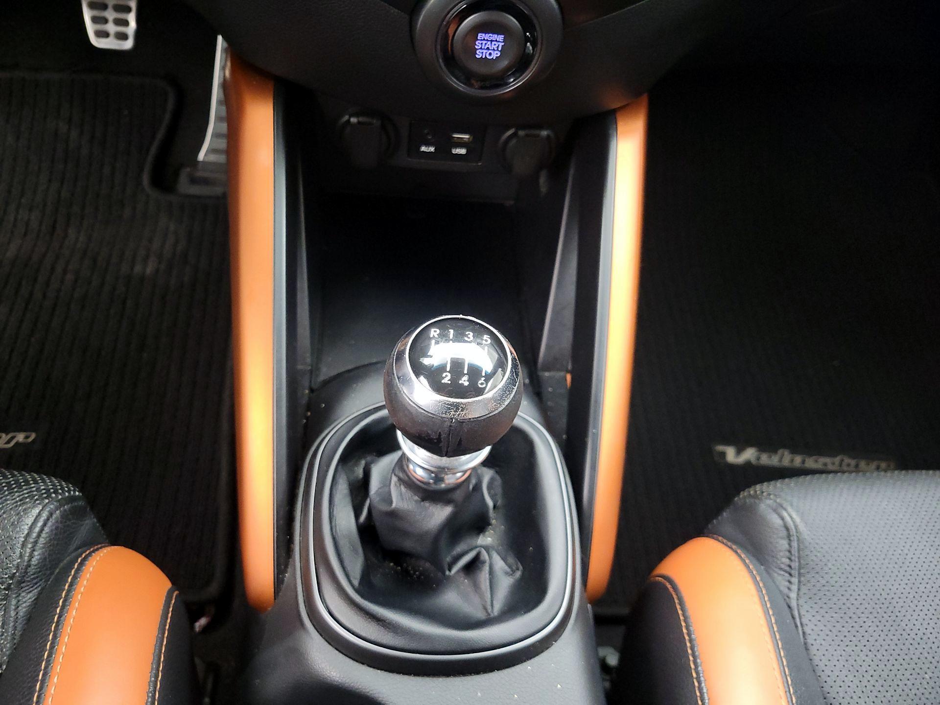 Thumbnail: 2016 Hyundai Veloster - 18