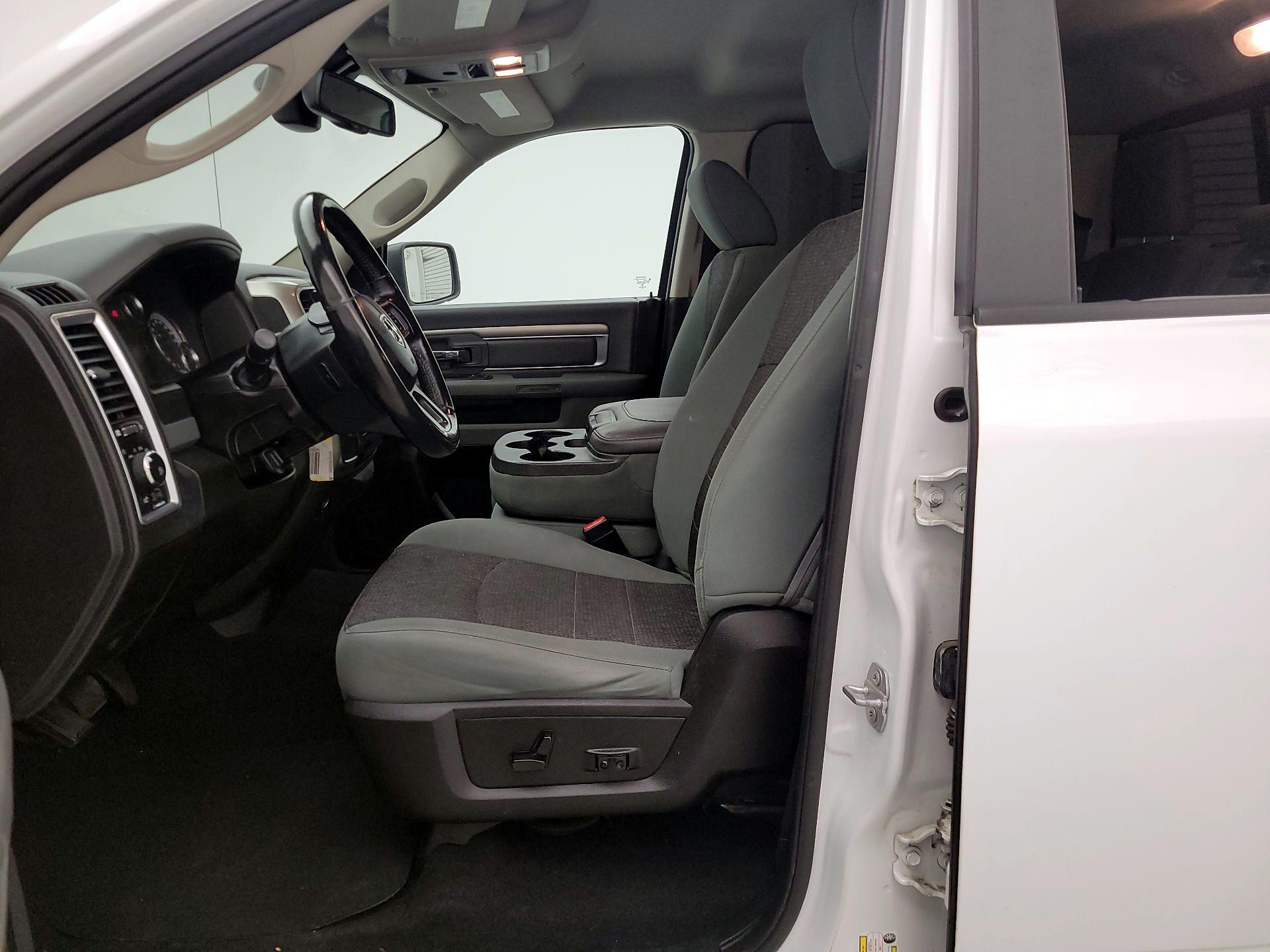 Thumbnail: 2019 RAM 1500 Classic - 11