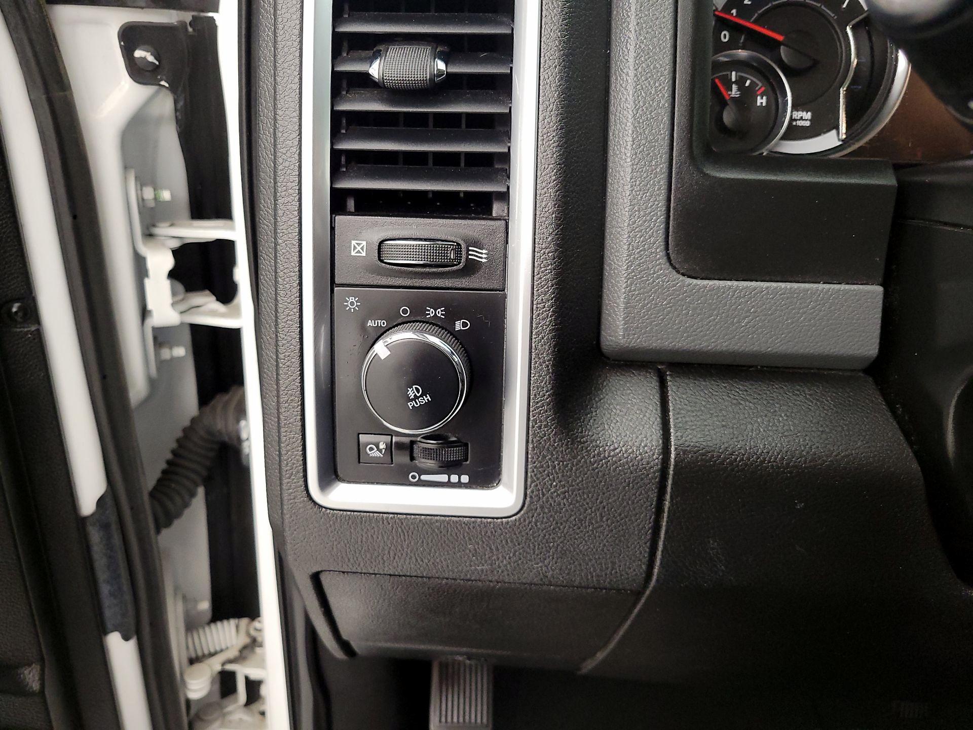 Thumbnail: 2019 RAM 1500 Classic - 13