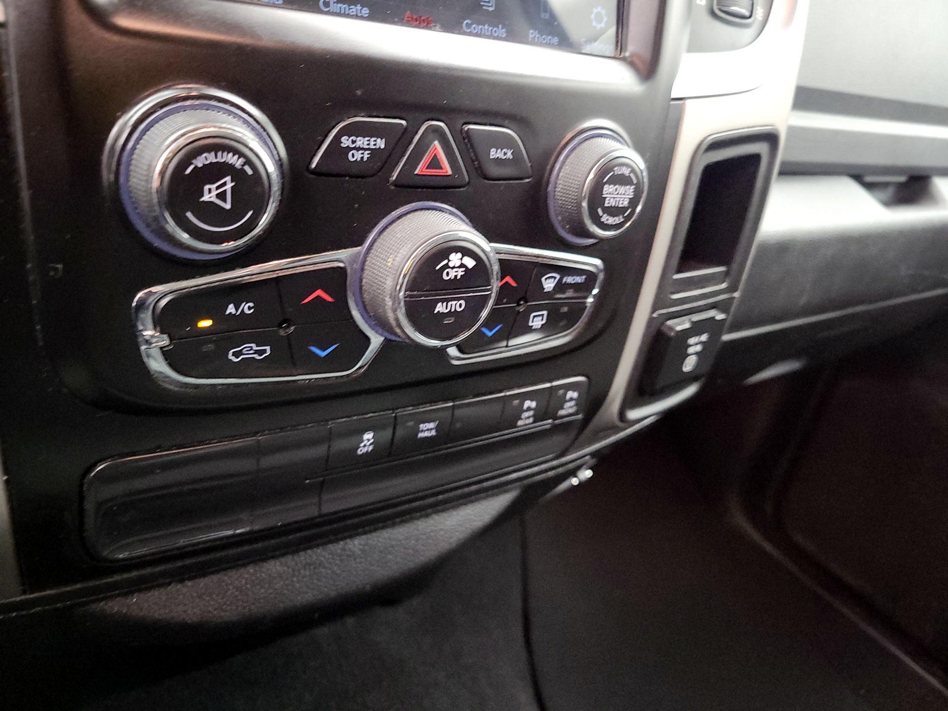 Thumbnail: 2019 RAM 1500 Classic - 16