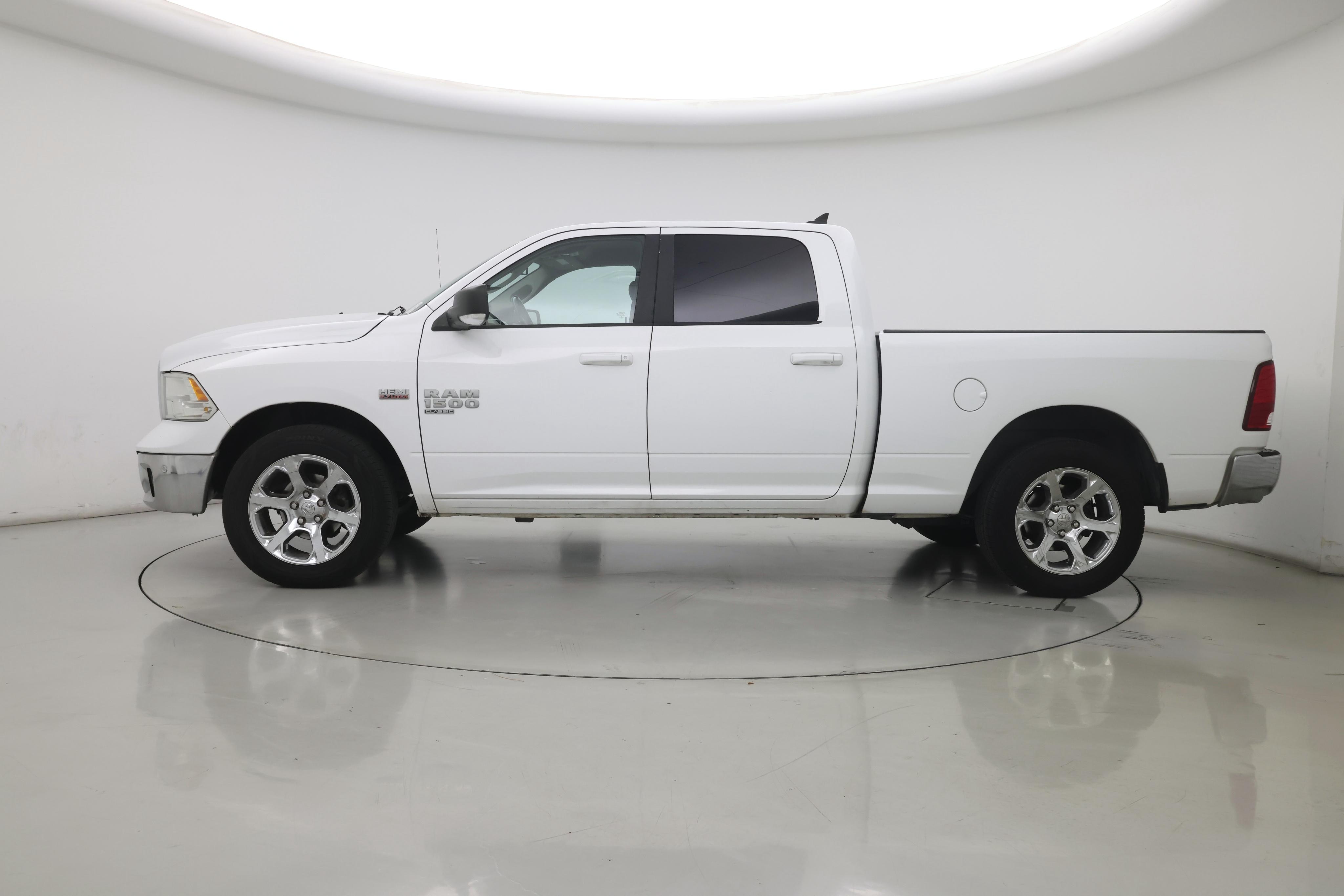Thumbnail: 2019 RAM 1500 Classic - 3
