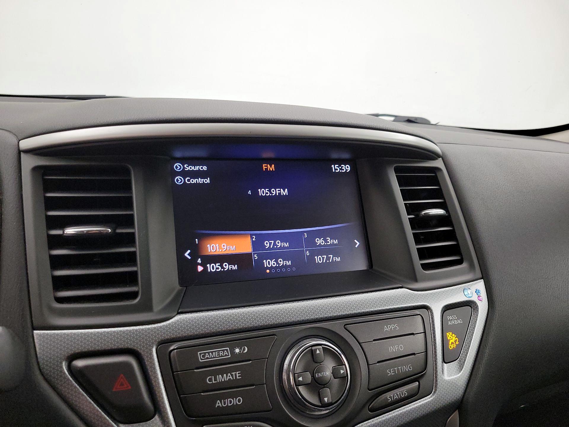 Thumbnail: 2017 Nissan Pathfinder - 15