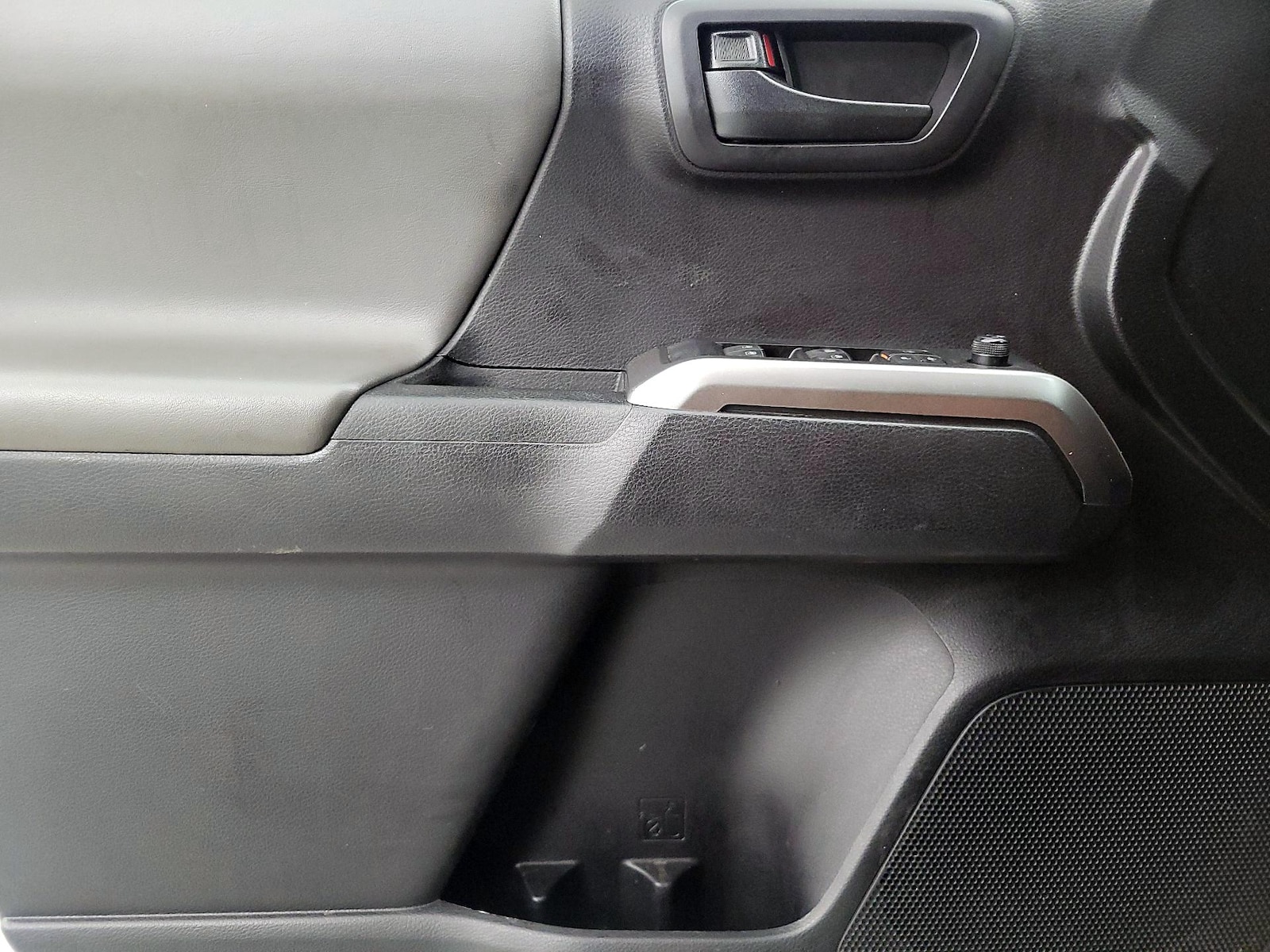 2020 Toyota Tacoma SR5 - Photo 13