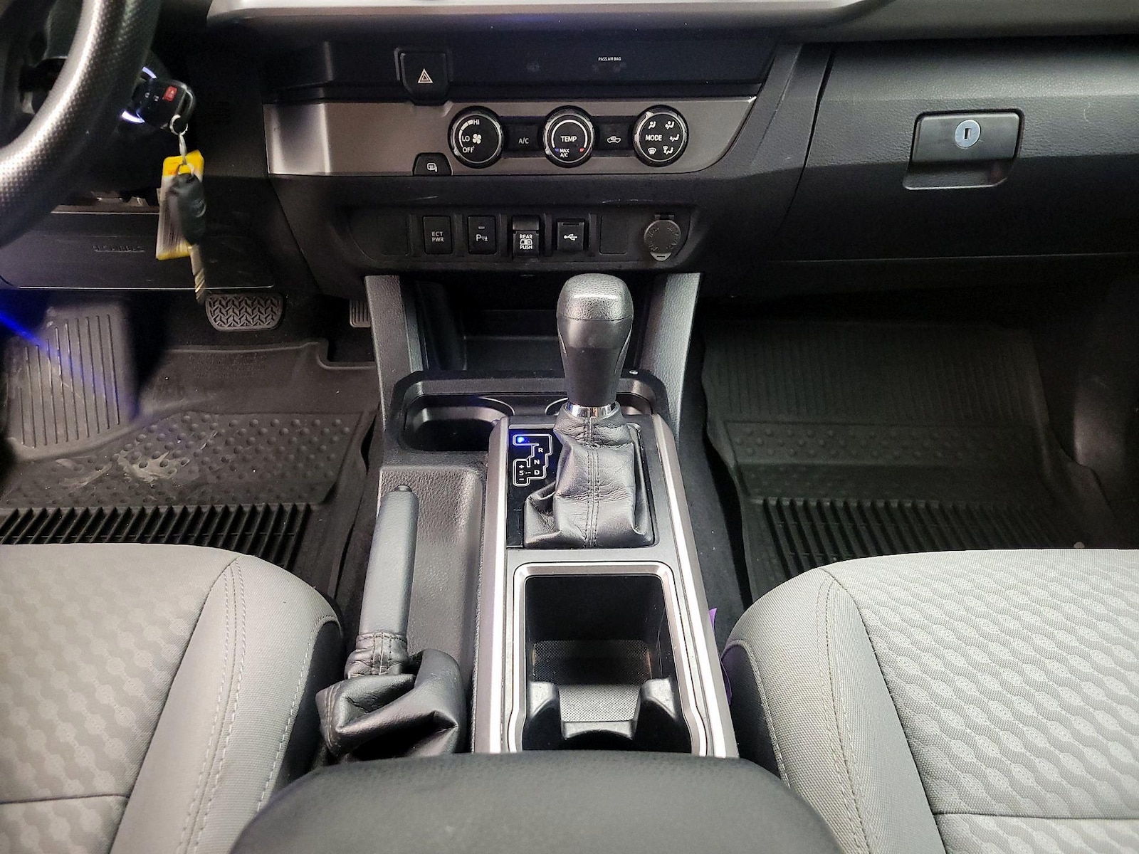 2020 Toyota Tacoma SR5 - Photo 18