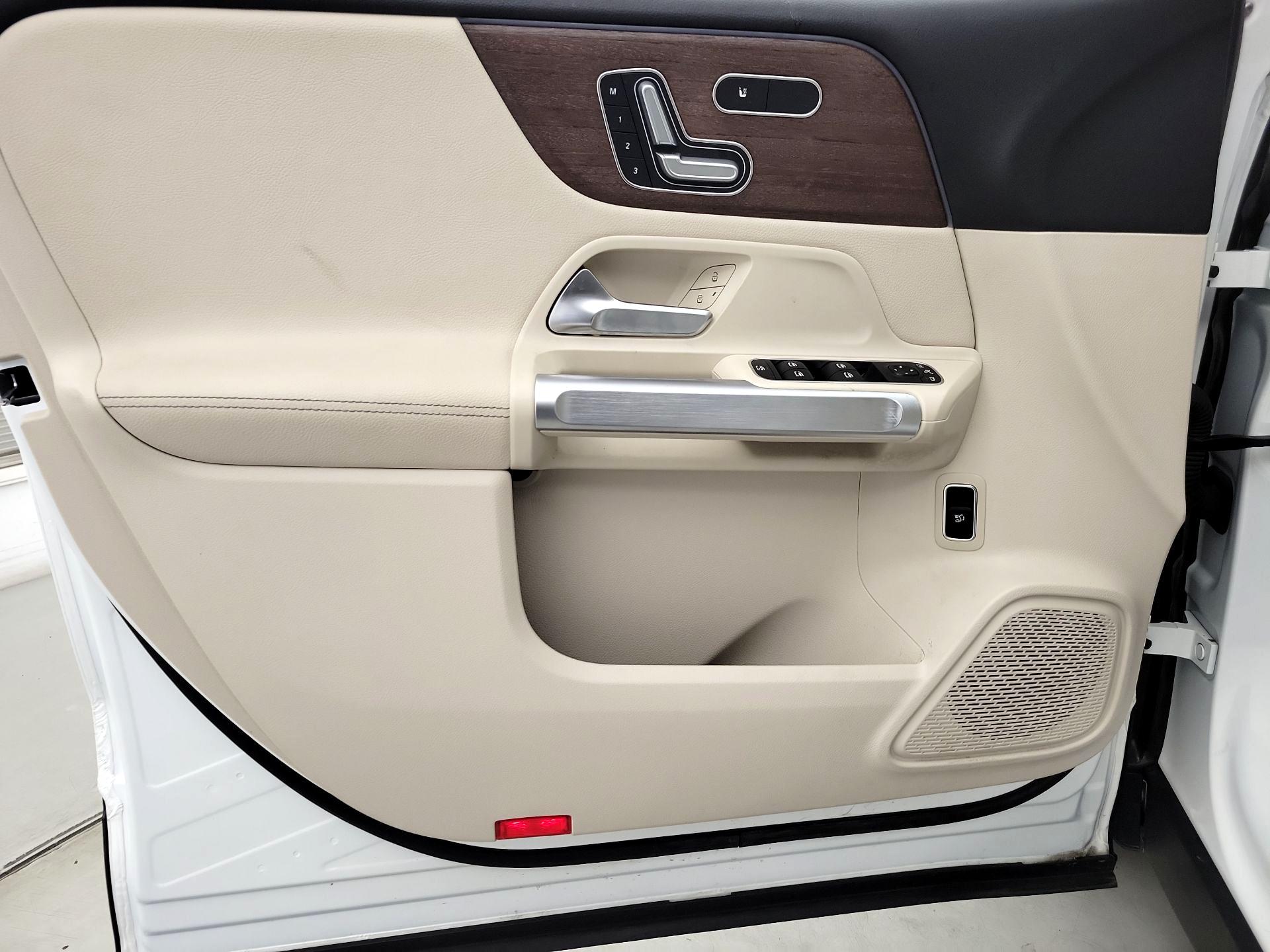 Thumbnail: 2023 Mercedes-Benz GLB - 12