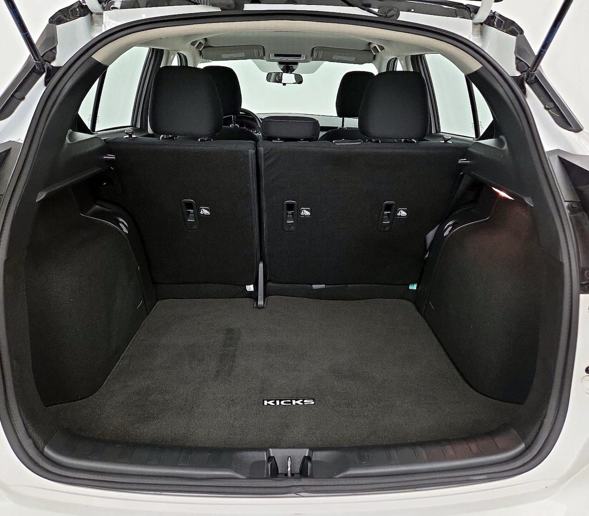 Trunk/Cargo (Seats Up)