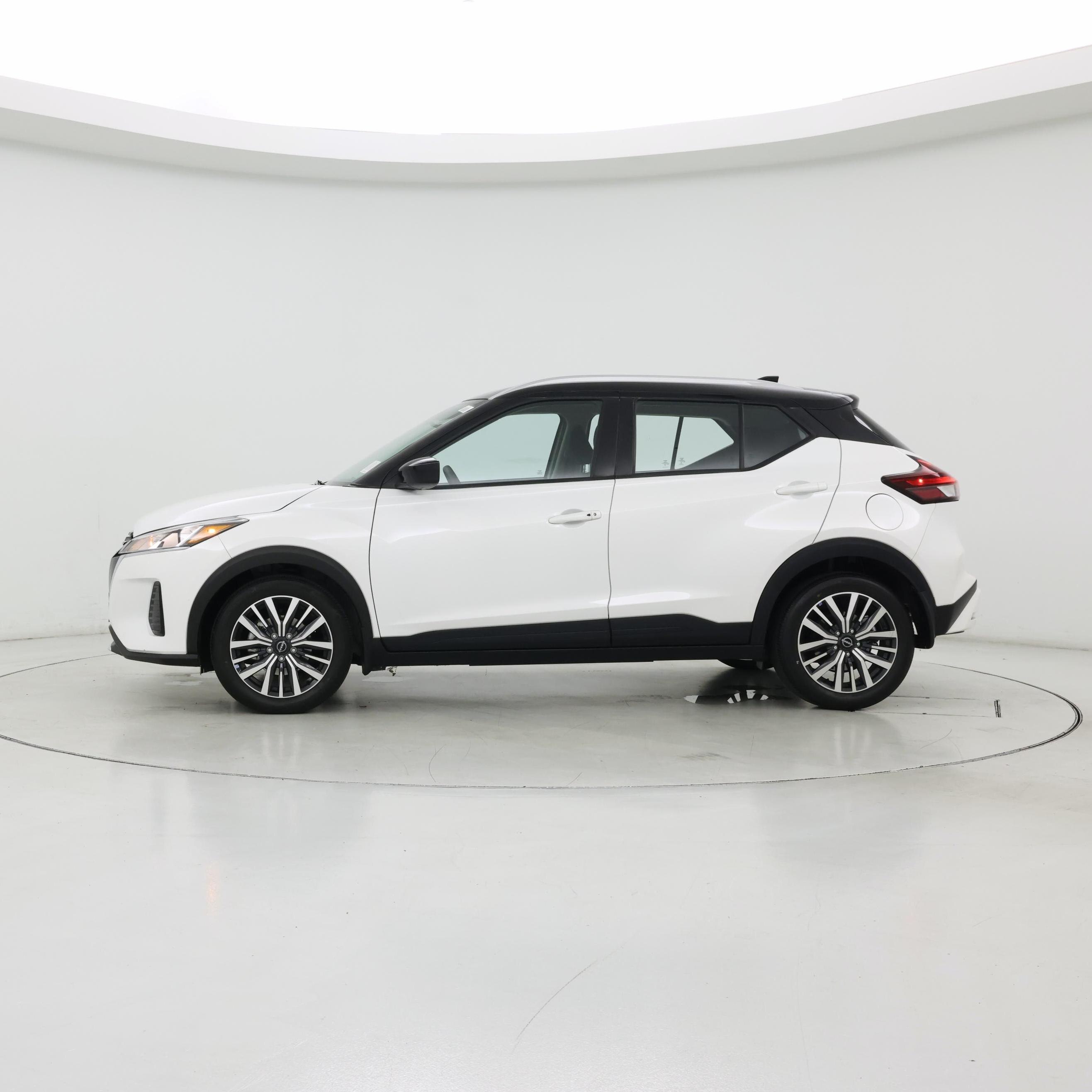 Thumbnail: 2023 Nissan Kicks - 3