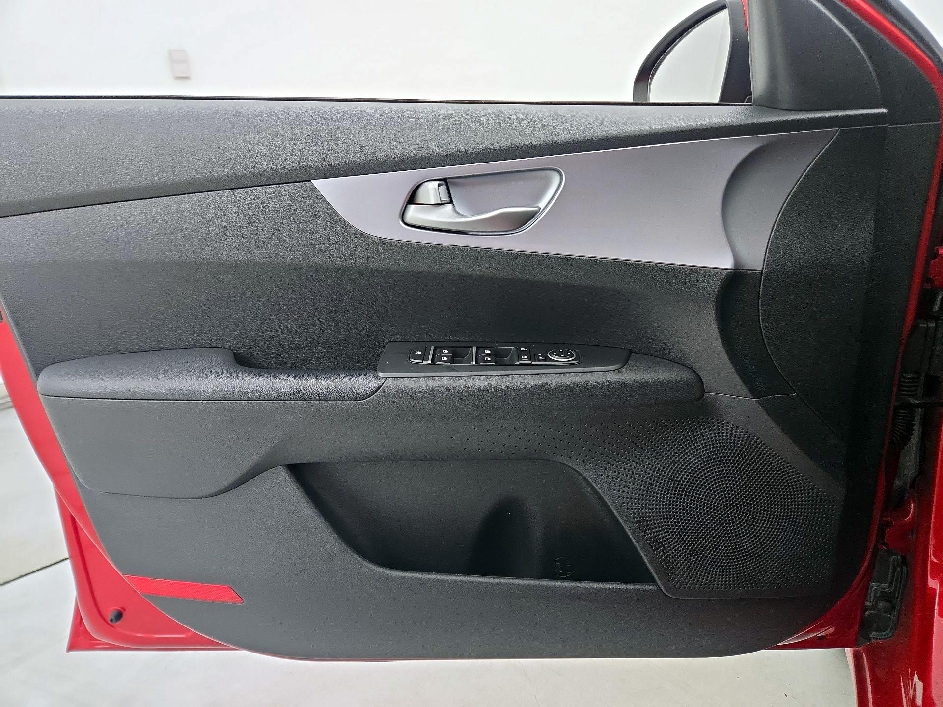Thumbnail: 2022 Kia Forte - 12
