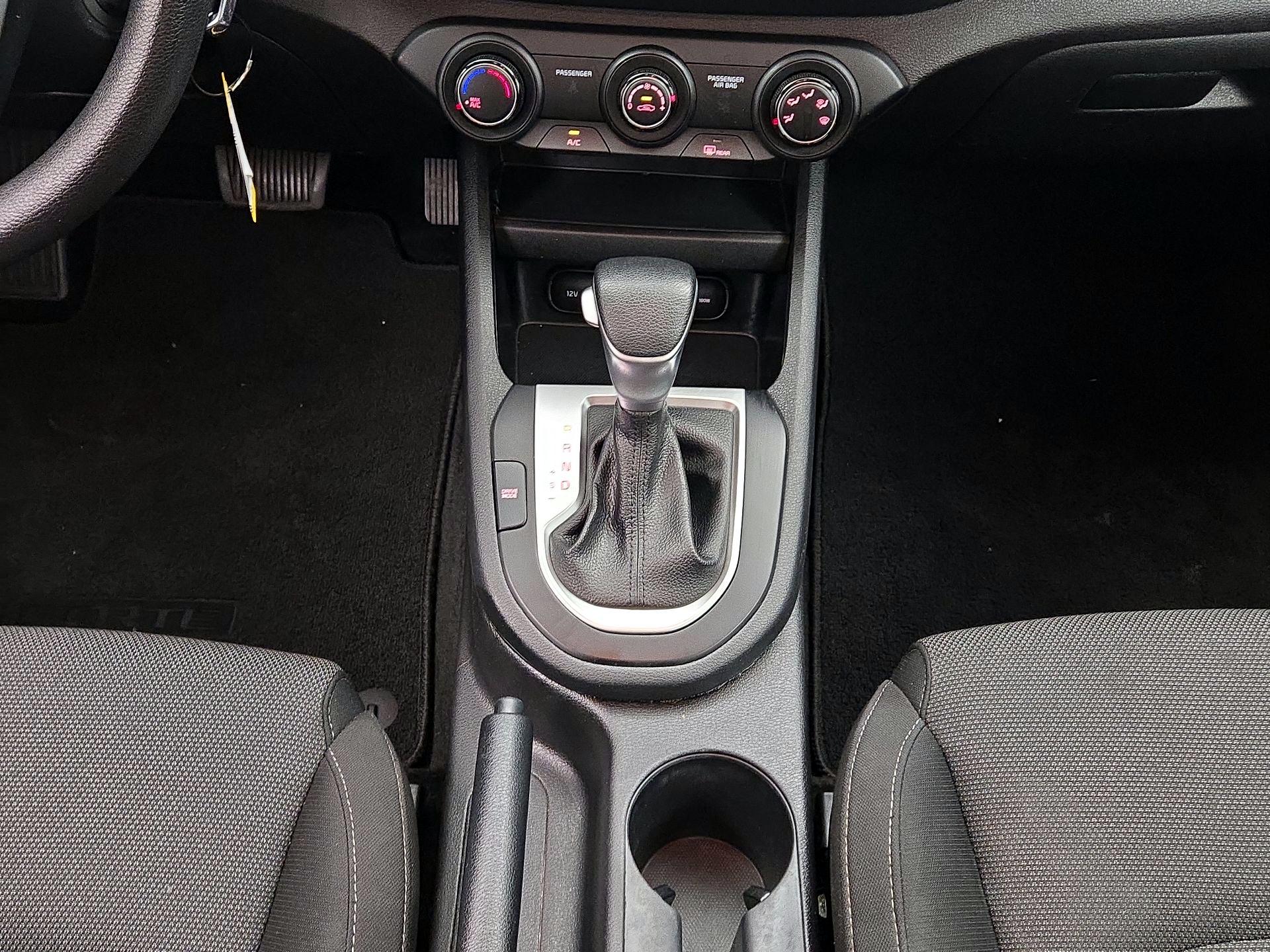 Thumbnail: 2022 Kia Forte - 16