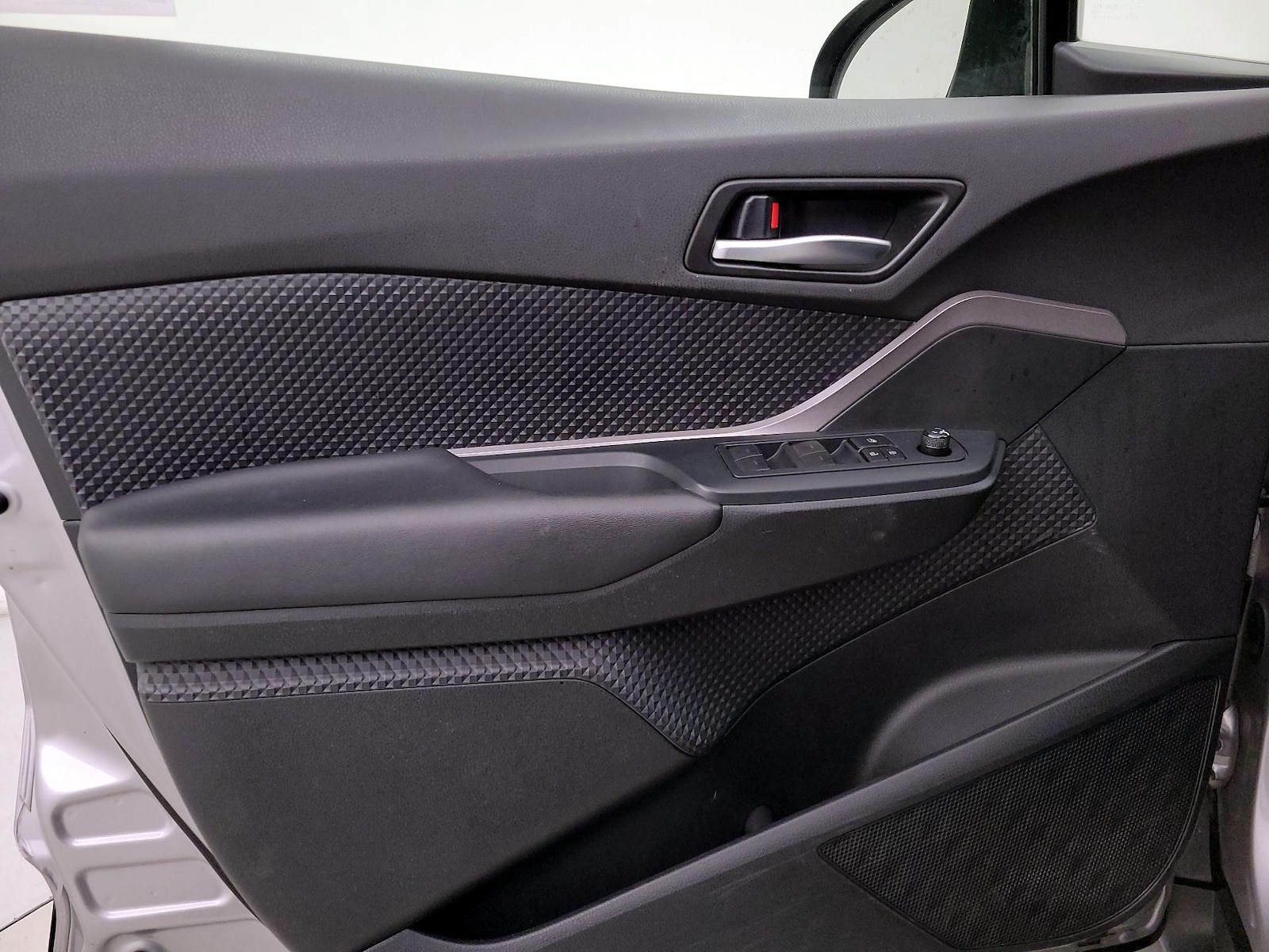 2020 Toyota C-HR LE - Photo 13