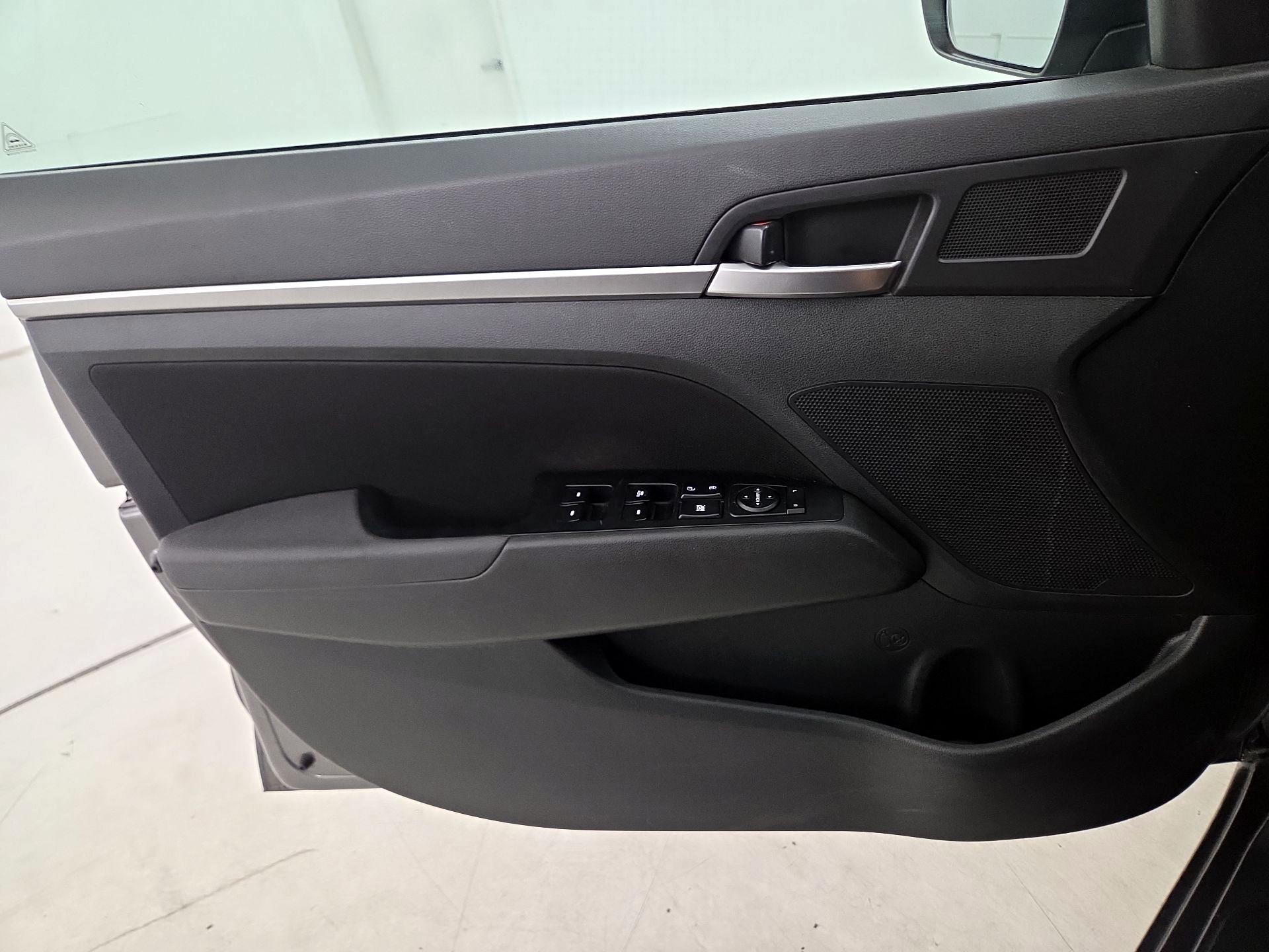 Thumbnail: 2020 Hyundai Elantra - 12