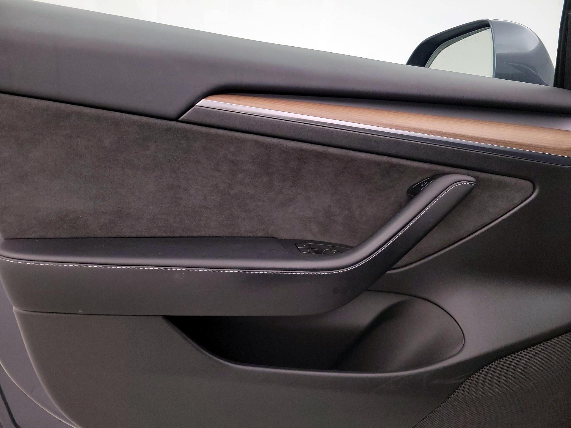 Thumbnail: 2023 Tesla Model 3 - 12