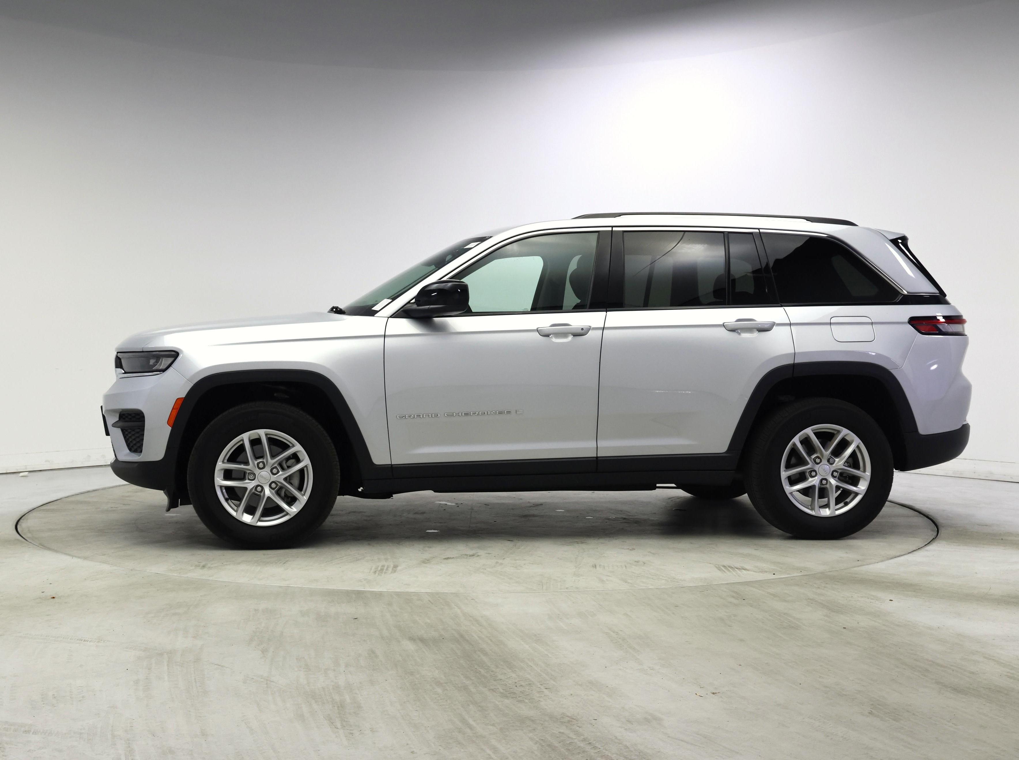 Thumbnail: 2024 Jeep Grand Cherokee - 3