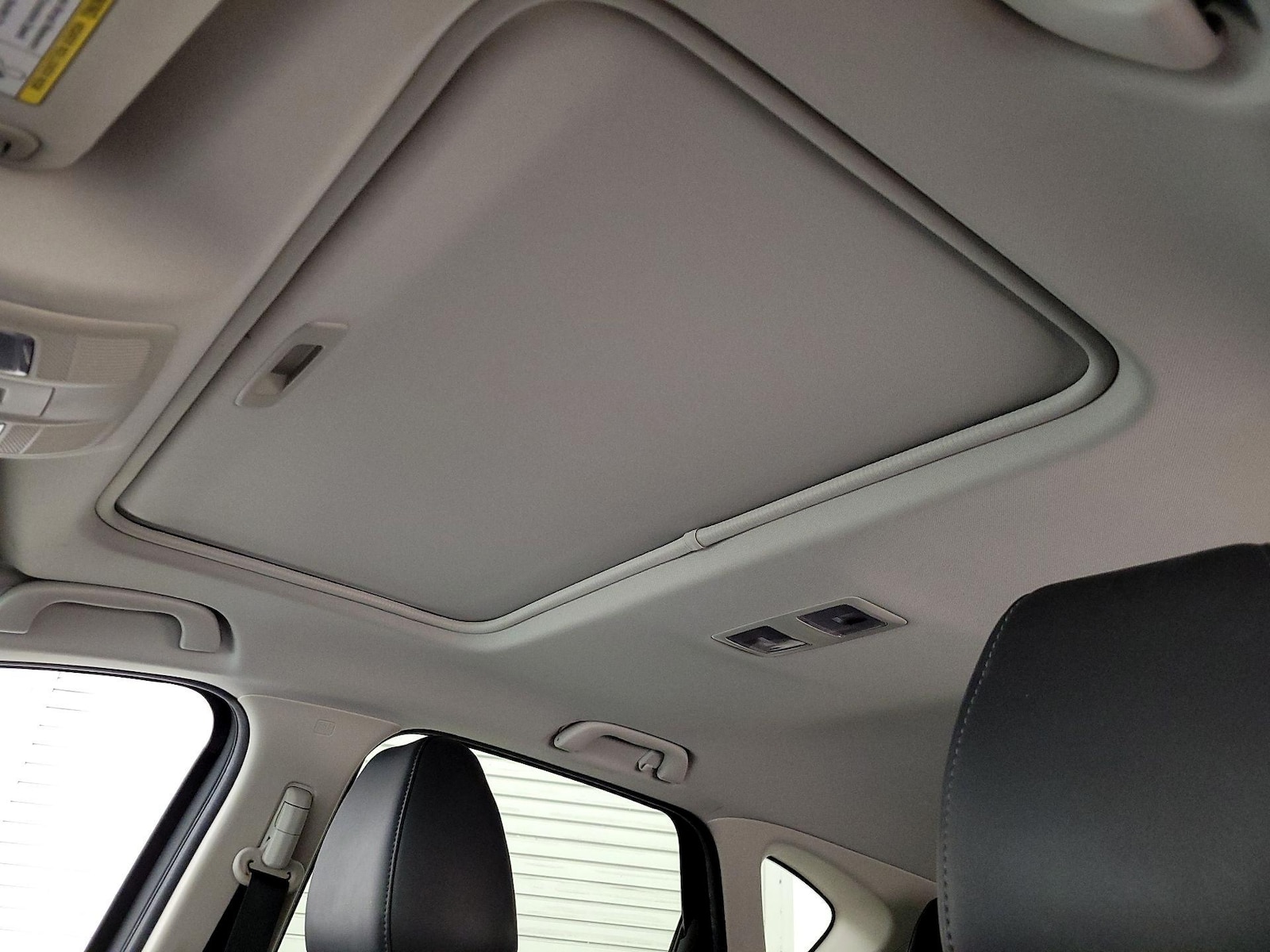 Sunroof(s) & Overhead Airbags