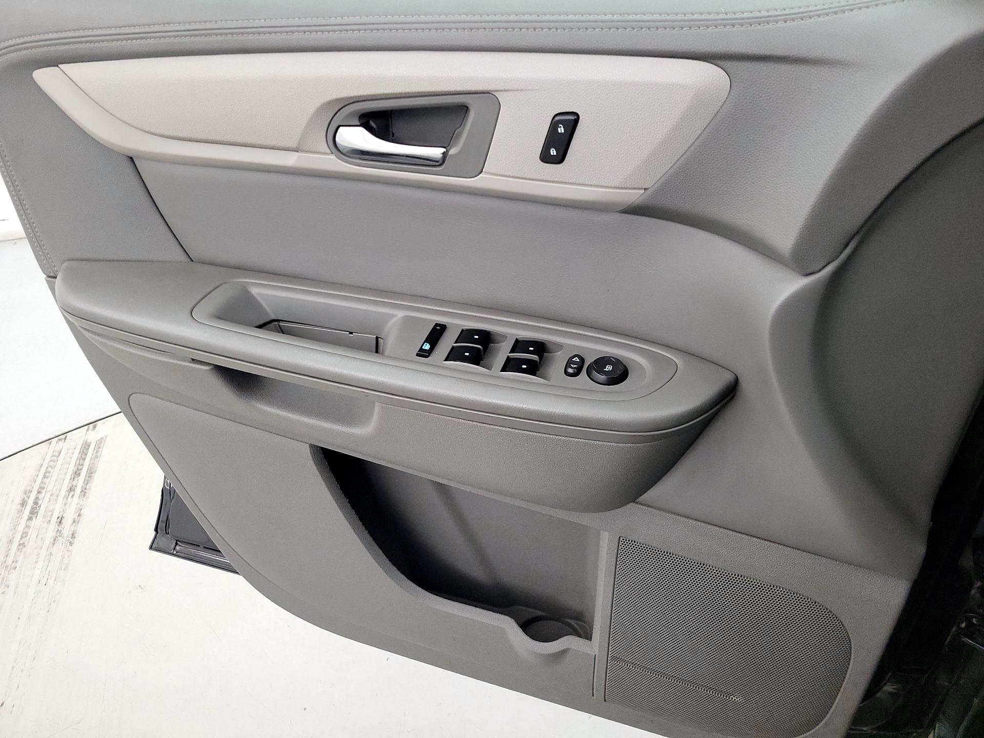 Thumbnail: 2017 Chevrolet Traverse - 12