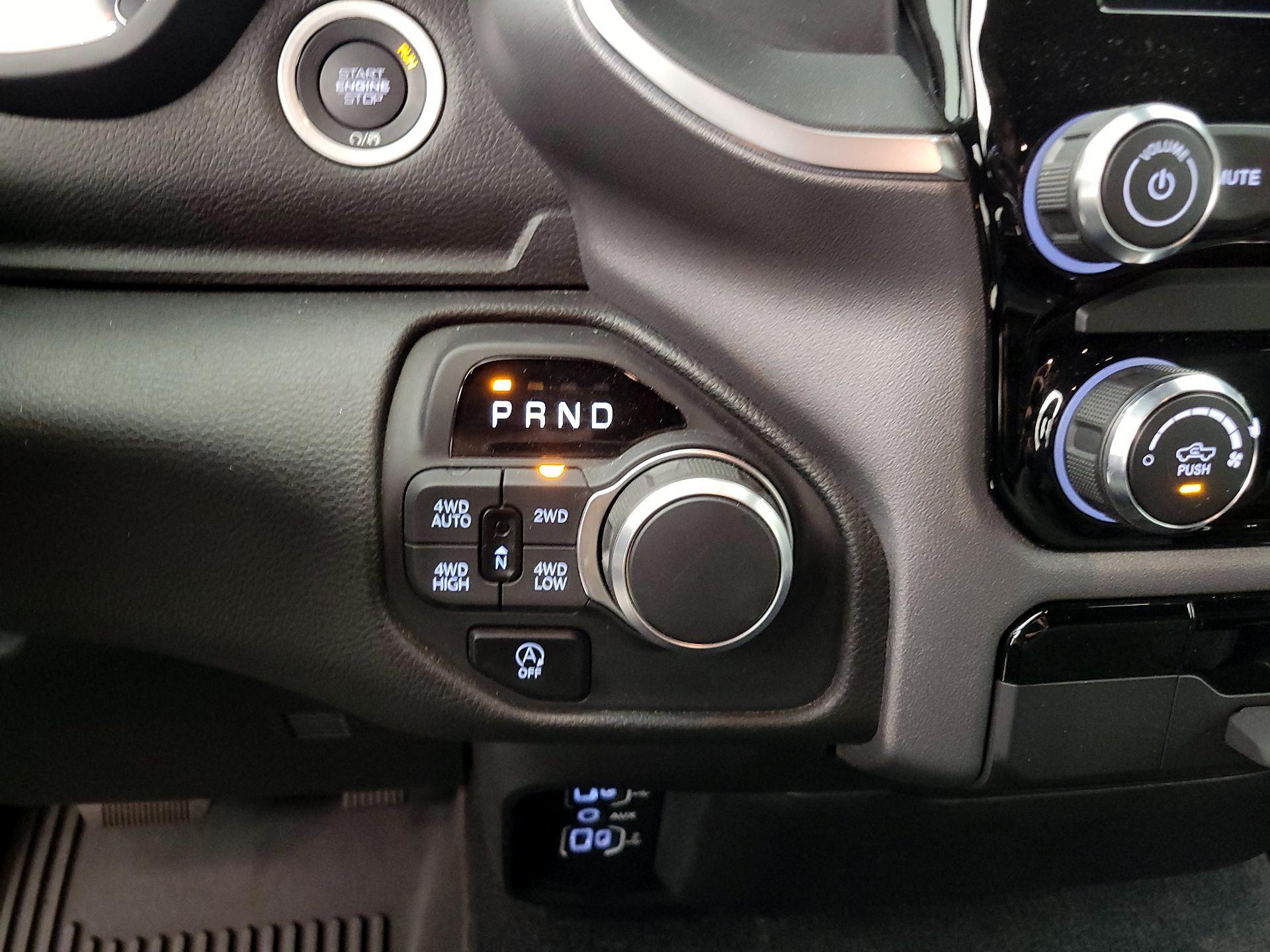 Thumbnail: 2025 RAM 1500 - 17