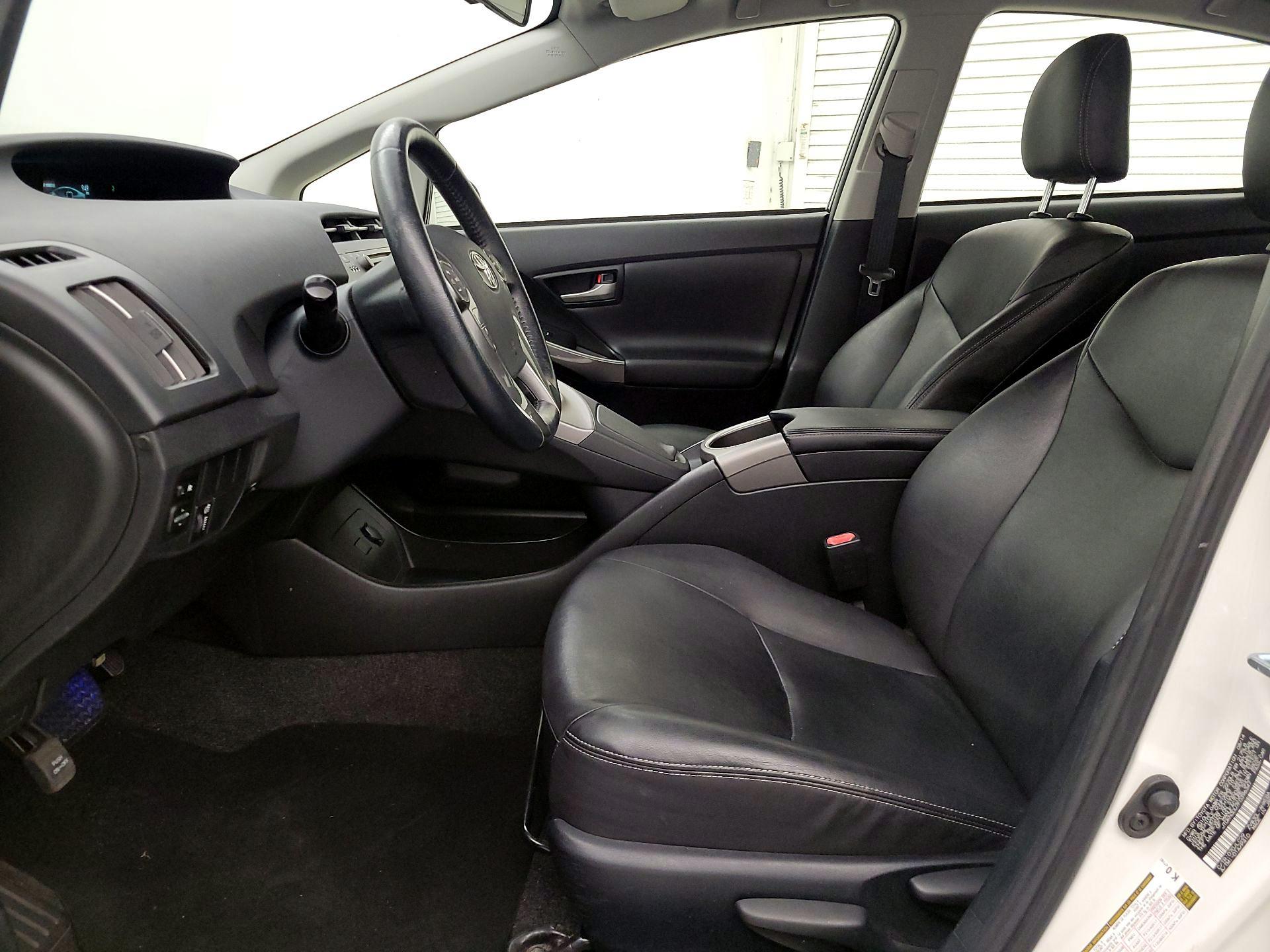 Thumbnail: 2015 Toyota Prius - 11