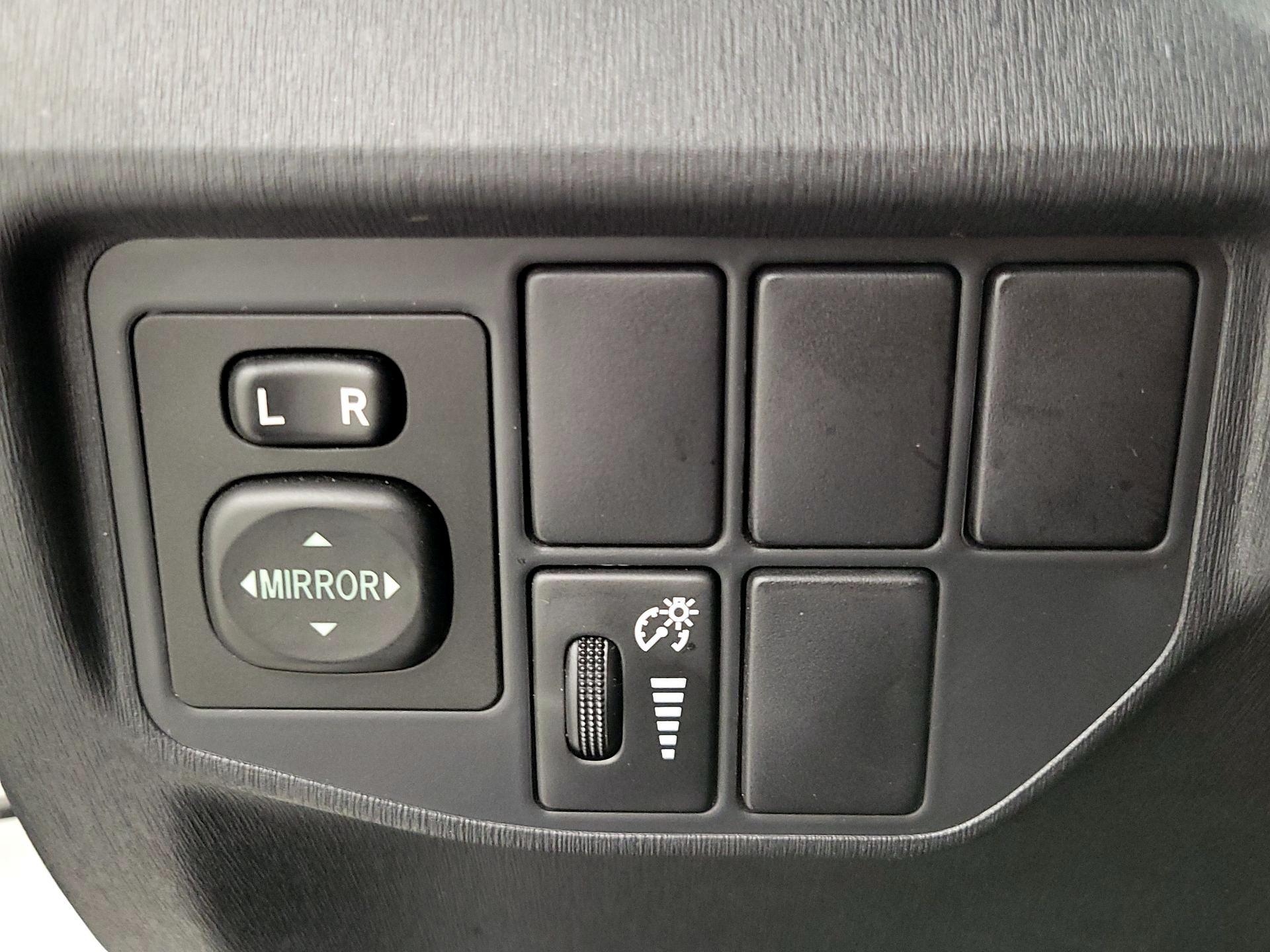 Thumbnail: 2015 Toyota Prius - 13