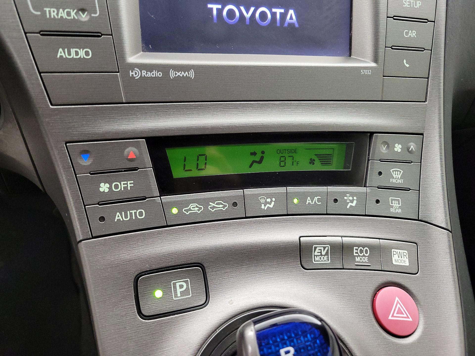 Thumbnail: 2015 Toyota Prius - 16