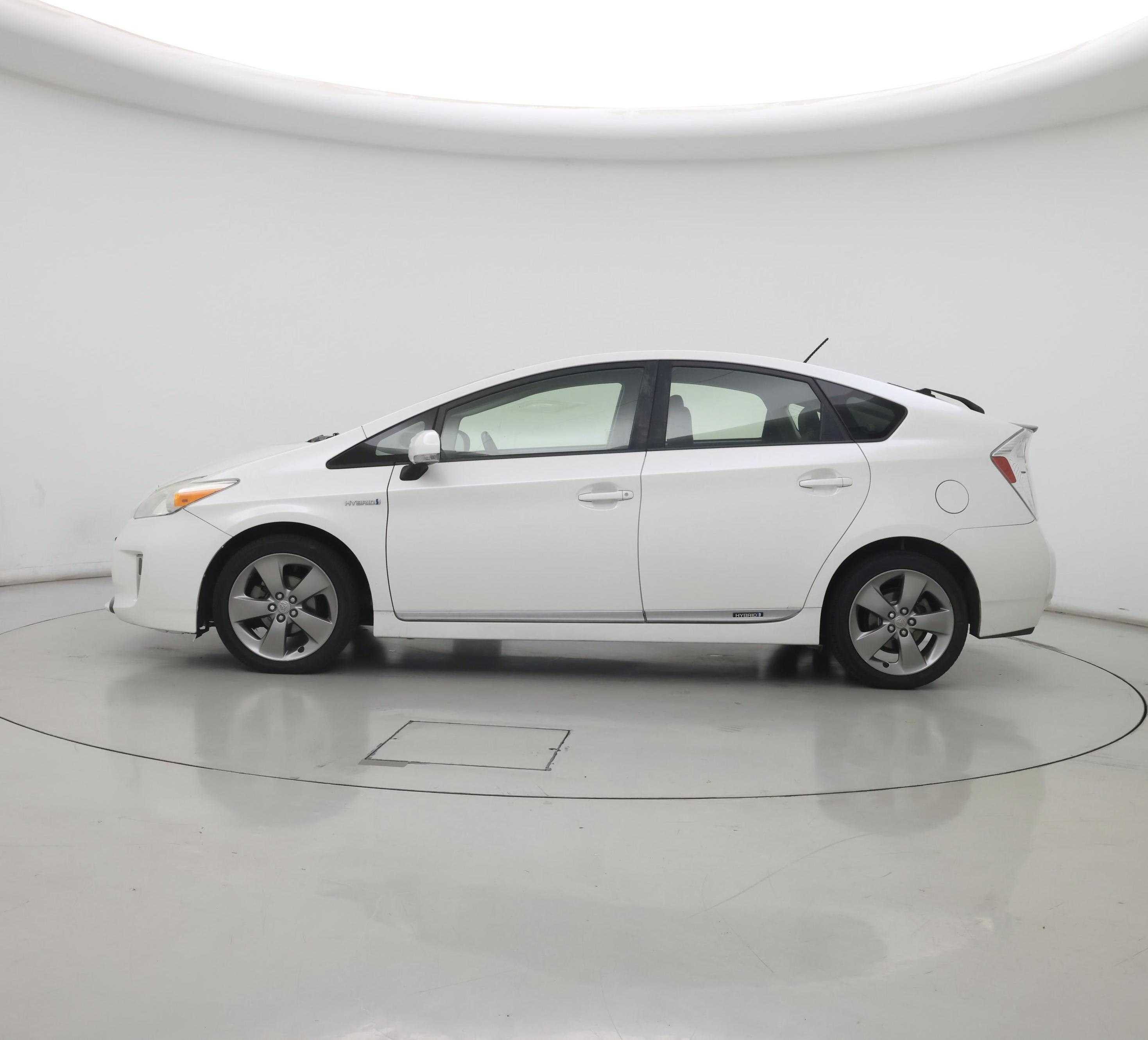 Thumbnail: 2015 Toyota Prius - 3