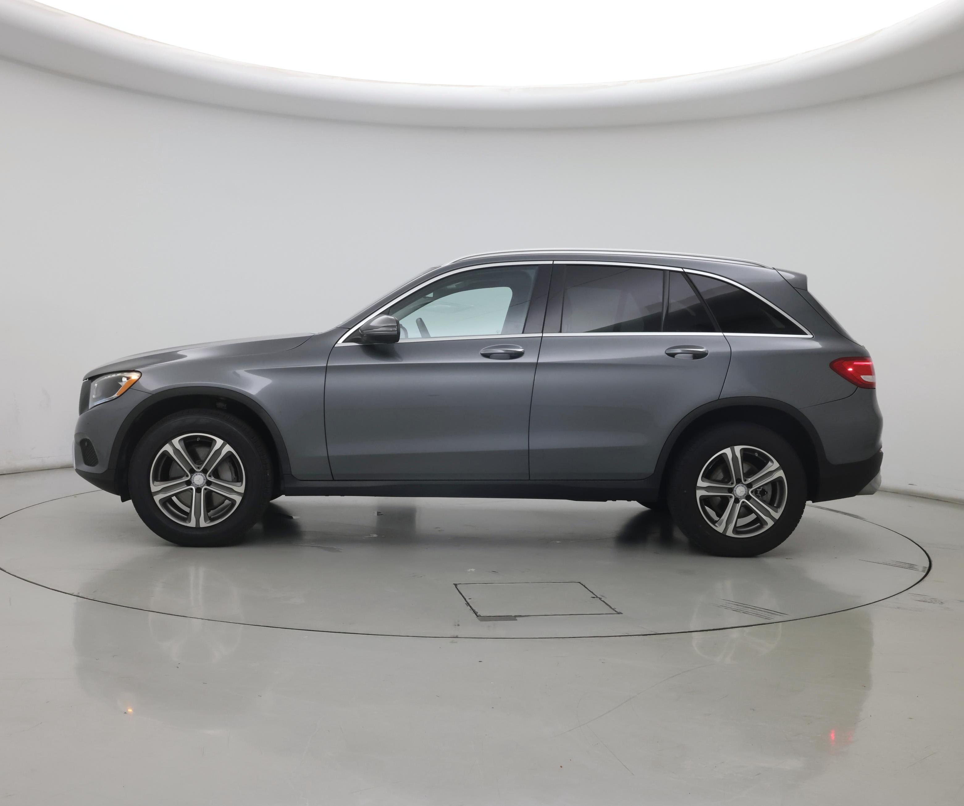 Thumbnail: 2016 Mercedes-Benz GLC - 3