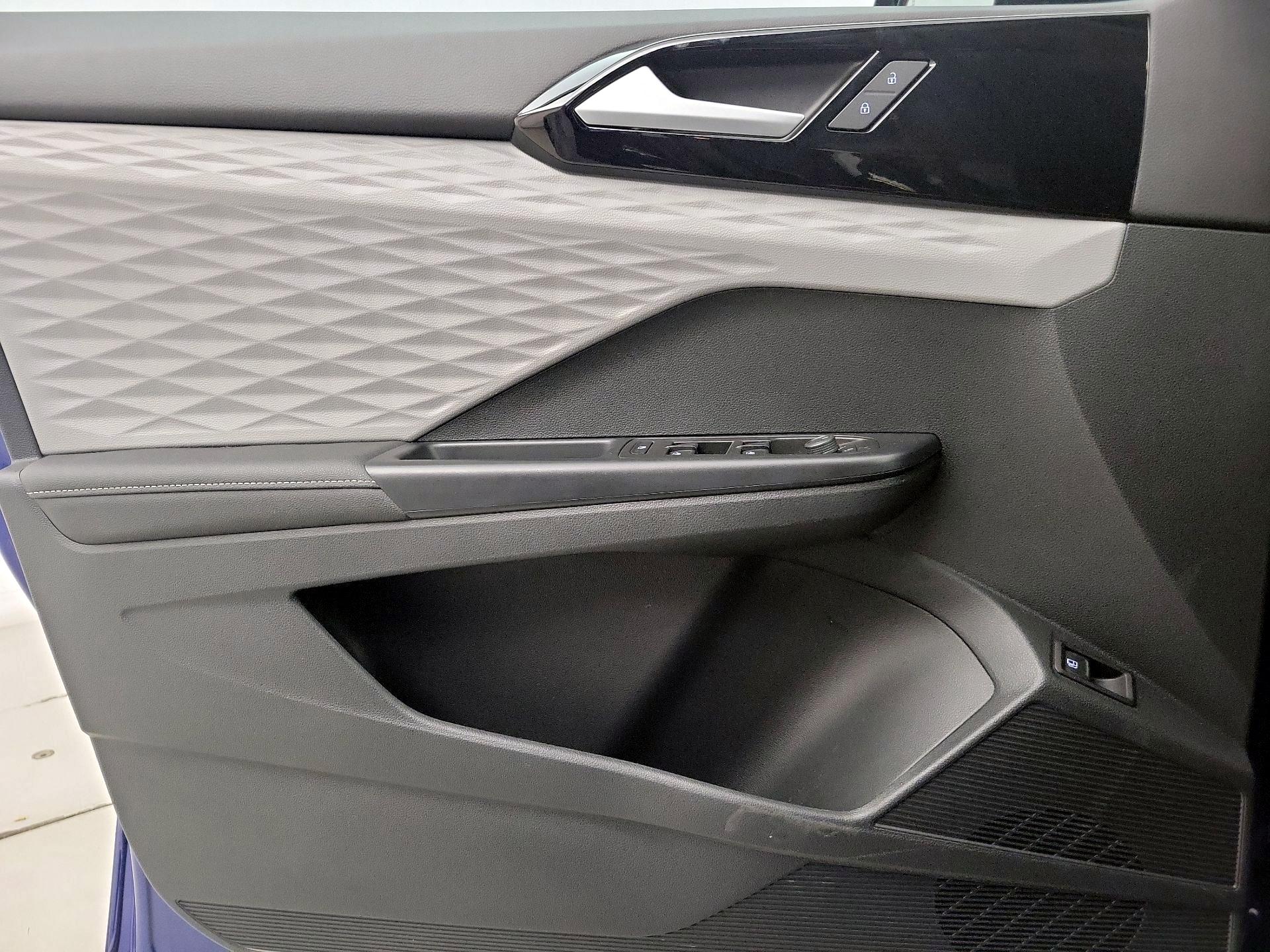 Thumbnail: 2024 Volkswagen Taos - 12