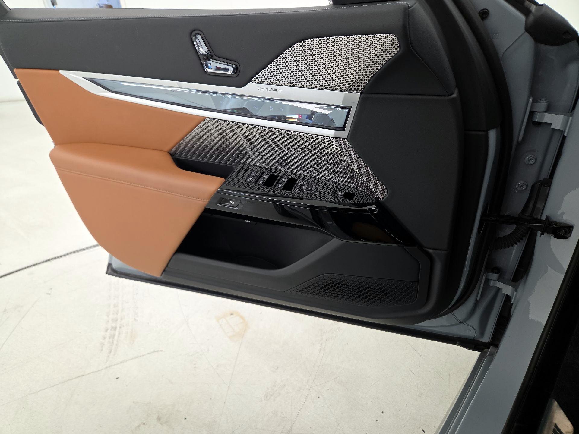 Thumbnail: 2023 BMW 7 Series - 12