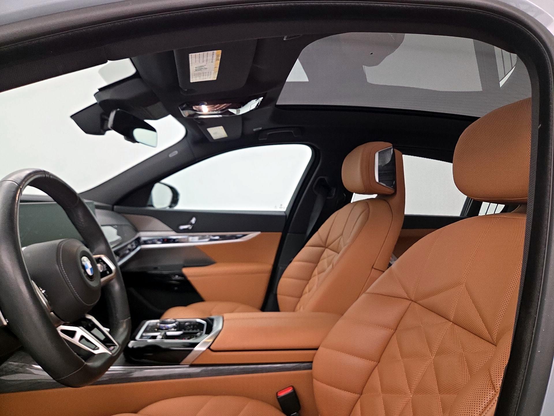 Thumbnail: 2023 BMW 7 Series - 19