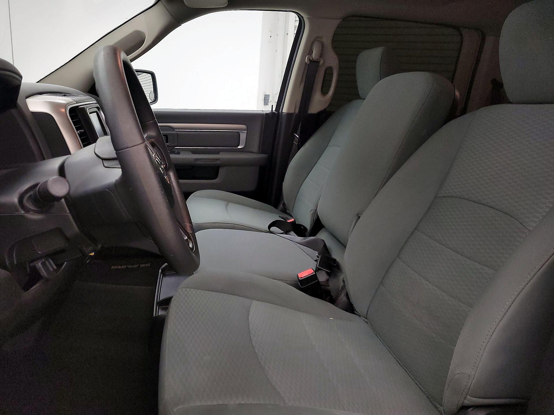 Thumbnail: 2019 RAM 1500 Classic - 11
