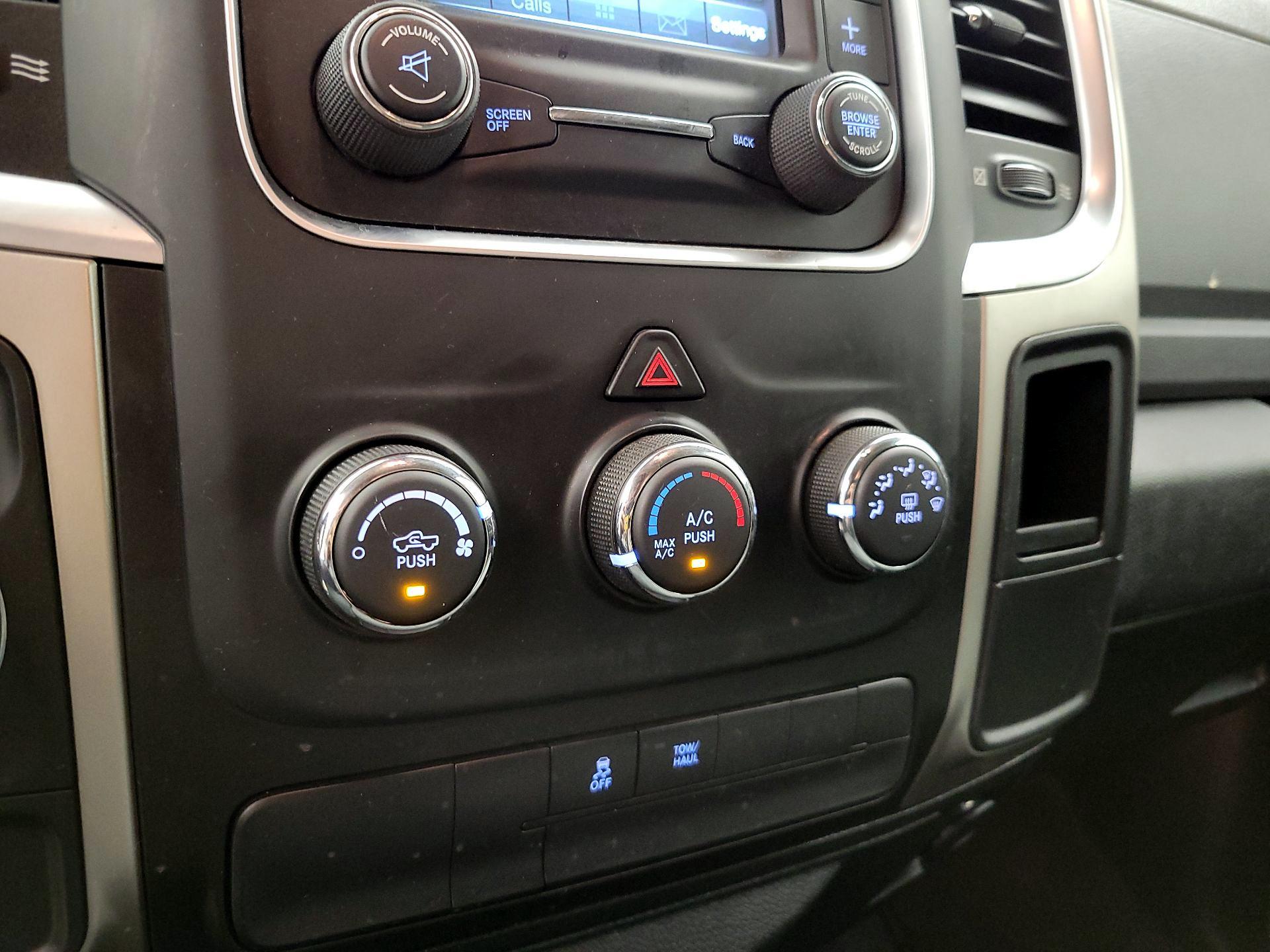 Thumbnail: 2019 RAM 1500 Classic - 16