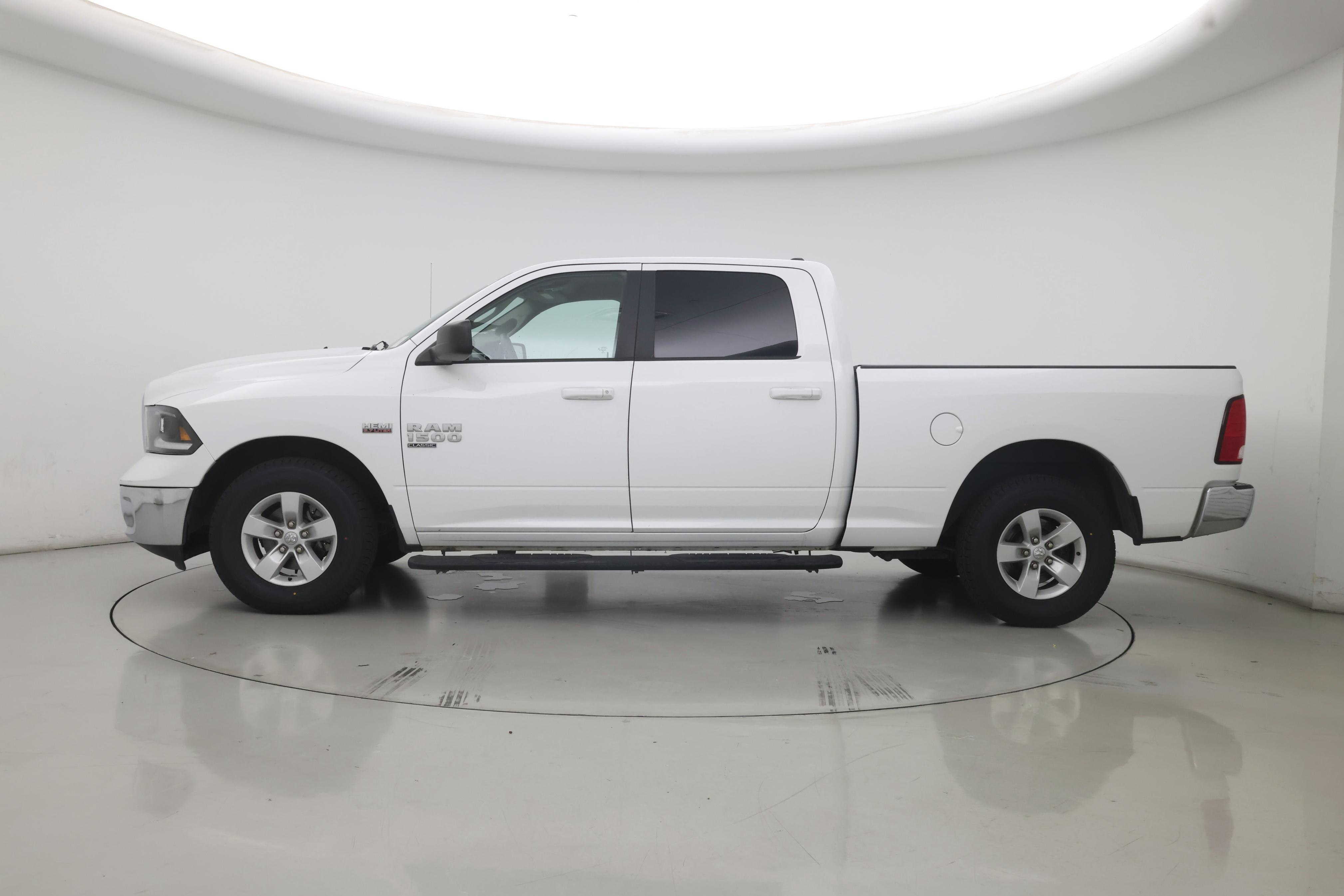 Thumbnail: 2019 RAM 1500 Classic - 3