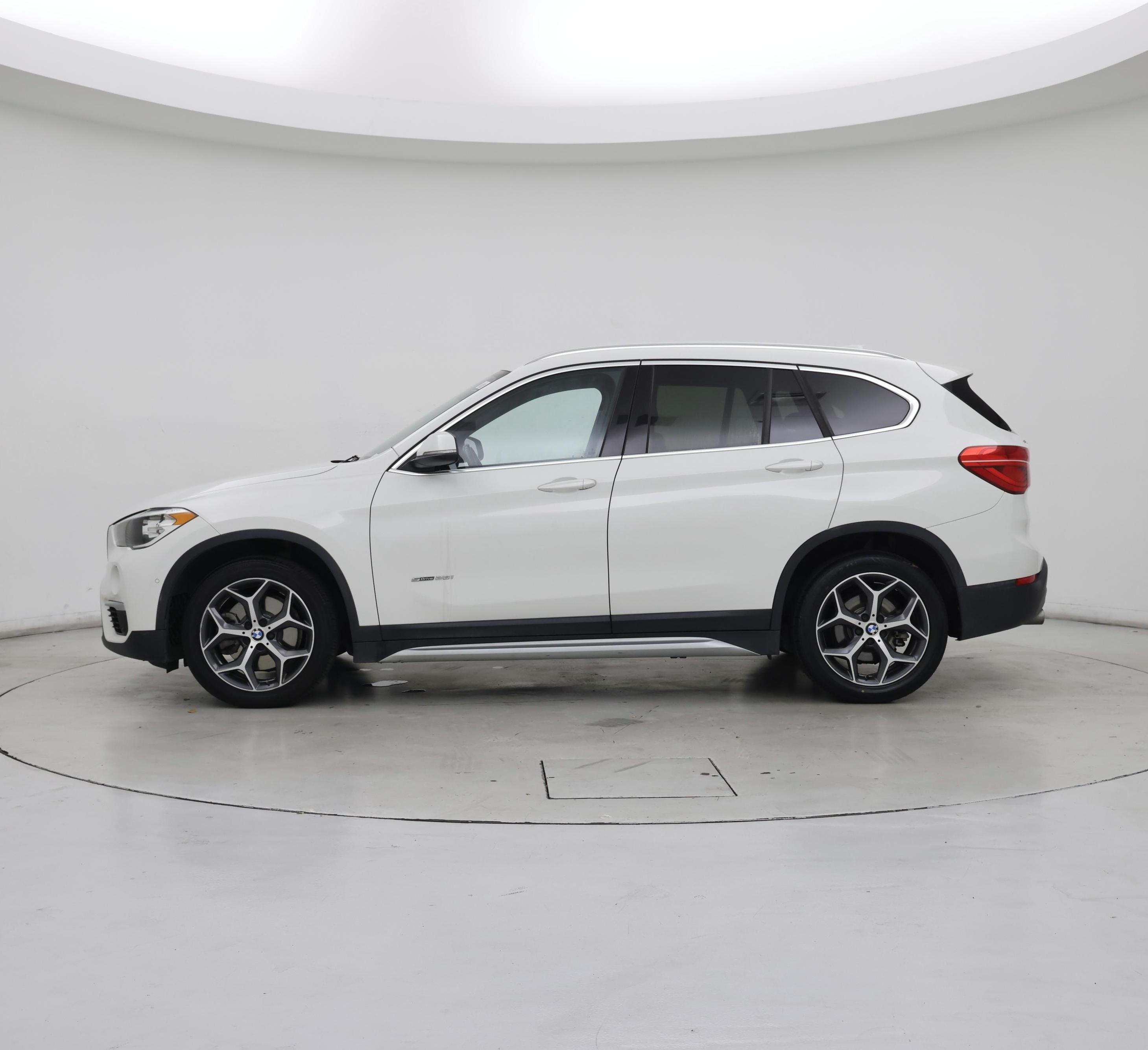 Thumbnail: 2017 BMW X1 - 3