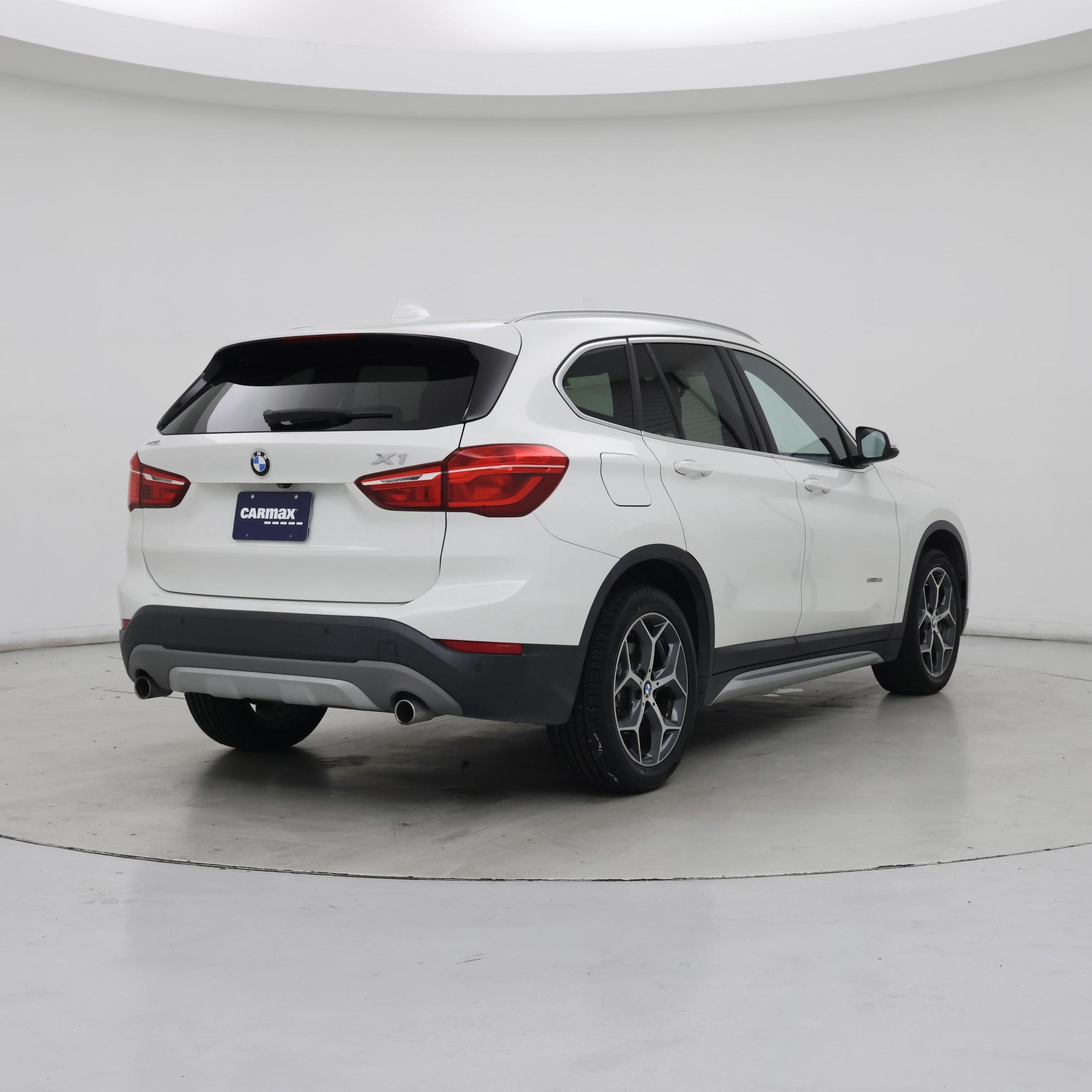 Thumbnail: 2017 BMW X1 - 8