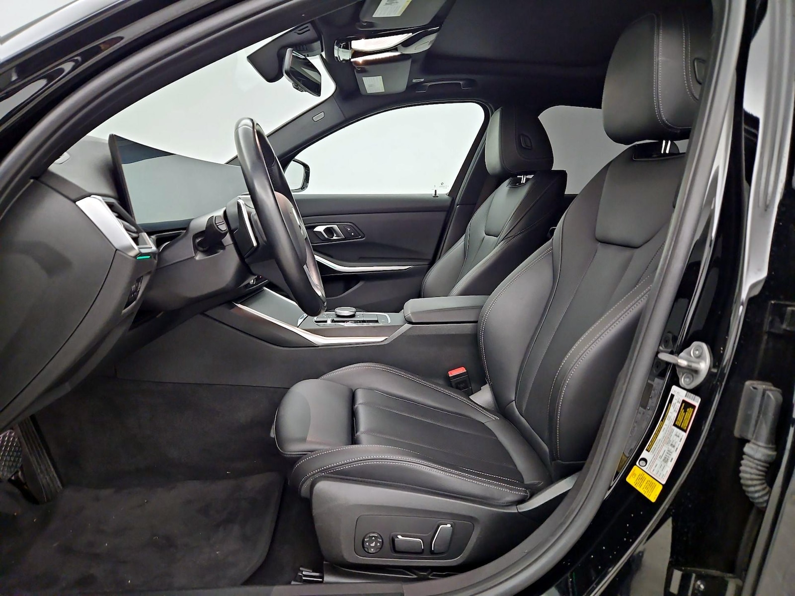 2024 BMW 3 Series 330i - Photo 12