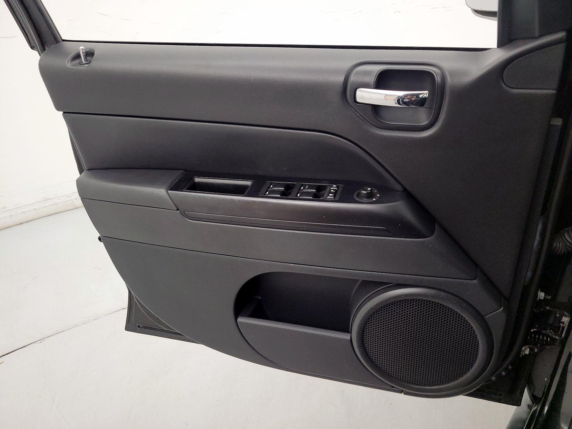 Thumbnail: 2015 Jeep Compass - 12