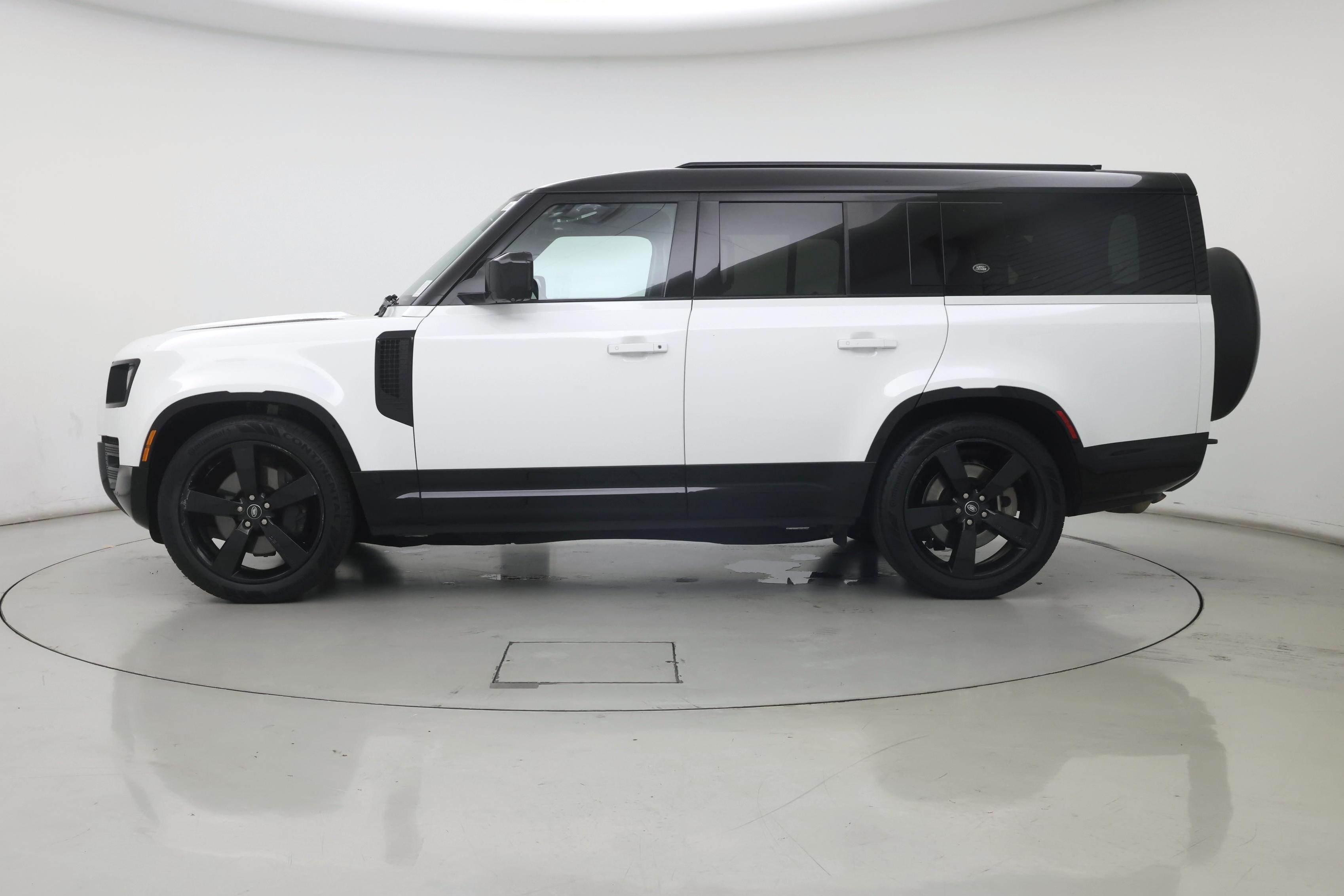 Thumbnail: 2023 Land Rover Defender - 3