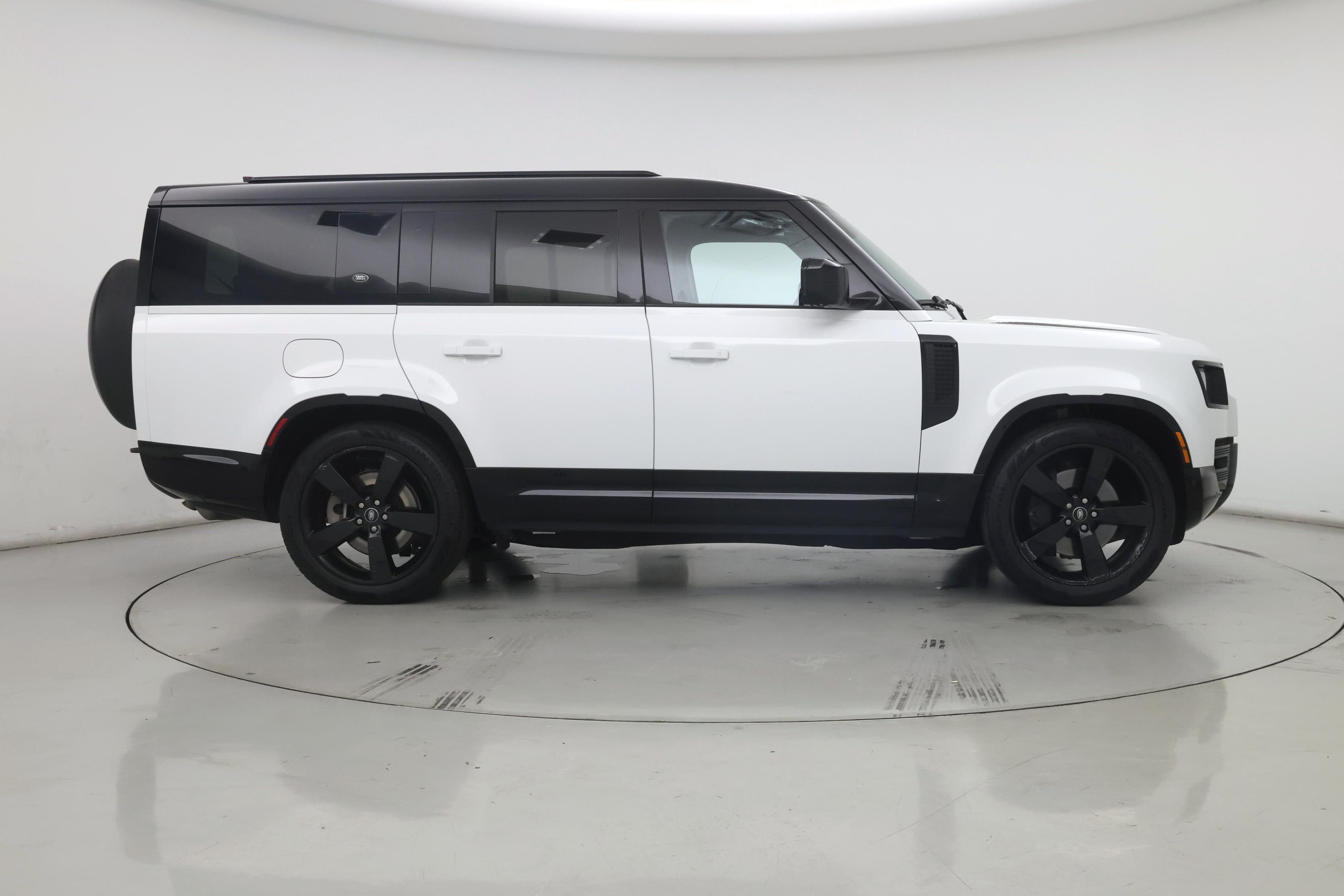 Thumbnail: 2023 Land Rover Defender - 7