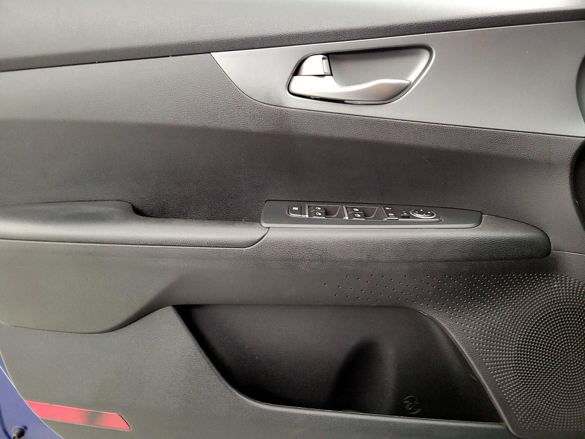 Thumbnail: 2019 Kia Forte - 12